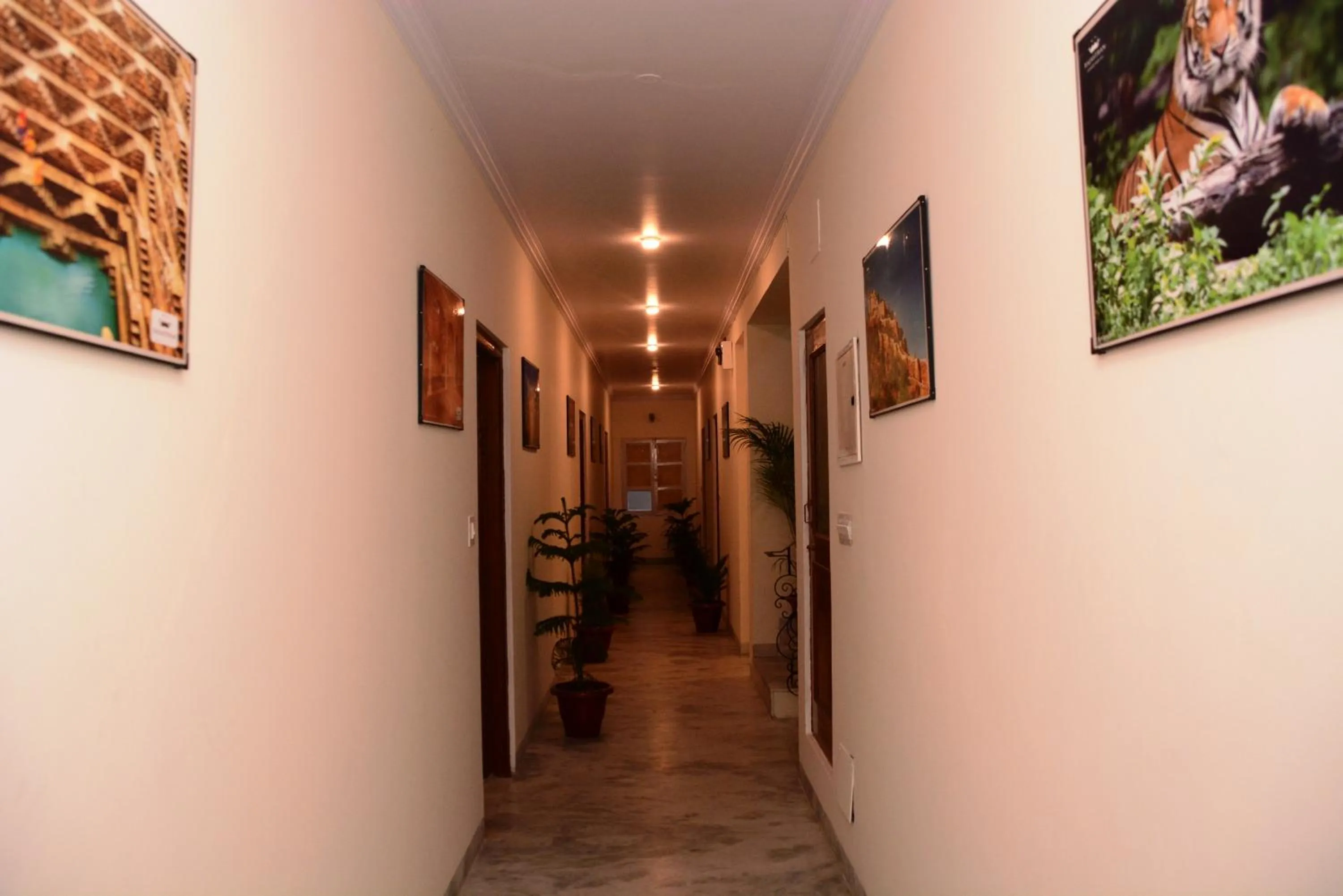 Lobby or reception in Hotel Sugandh Retreat- Near Sindhi Camp Bus station