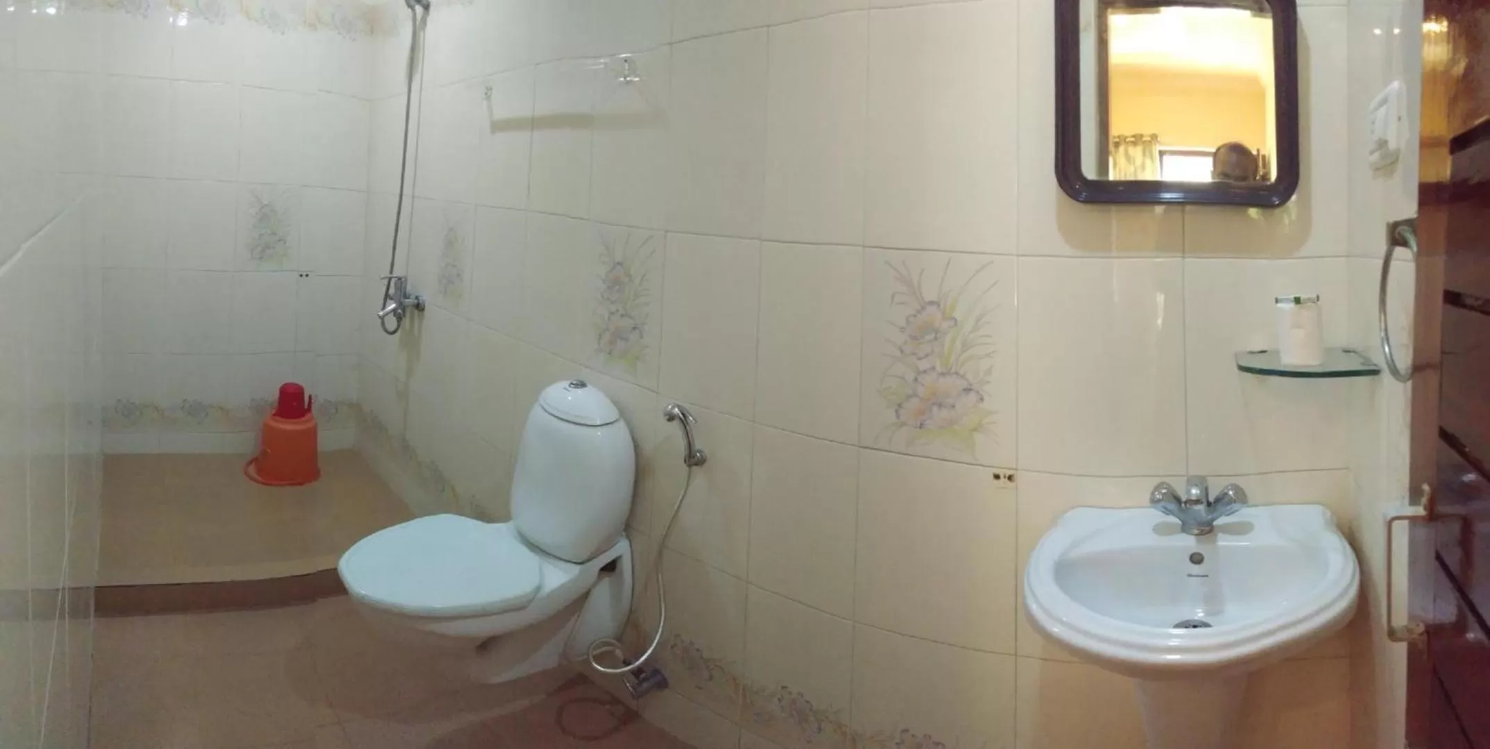 Bathroom in Hotel Thushara