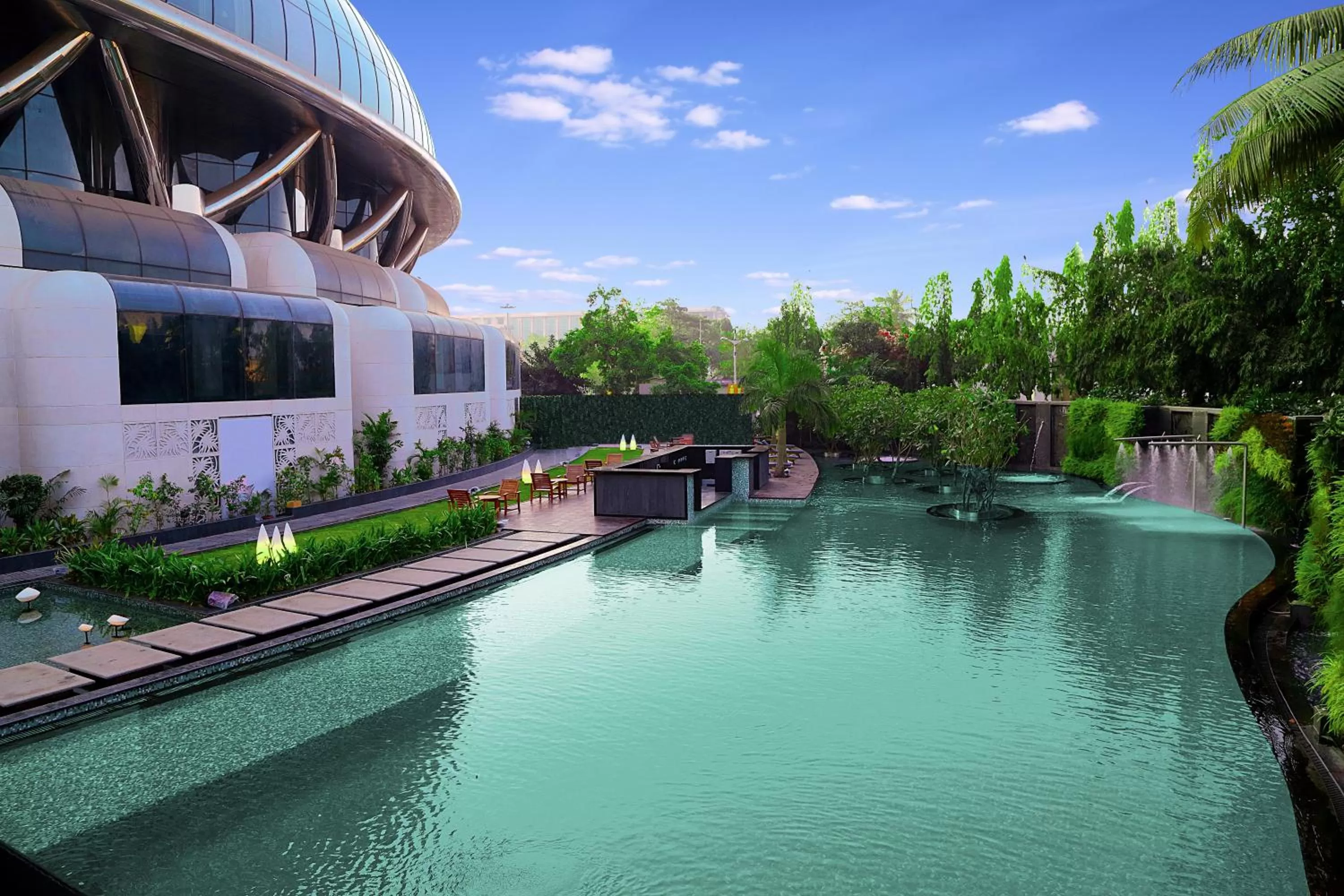 Swimming pool in Hotel Sahara Star