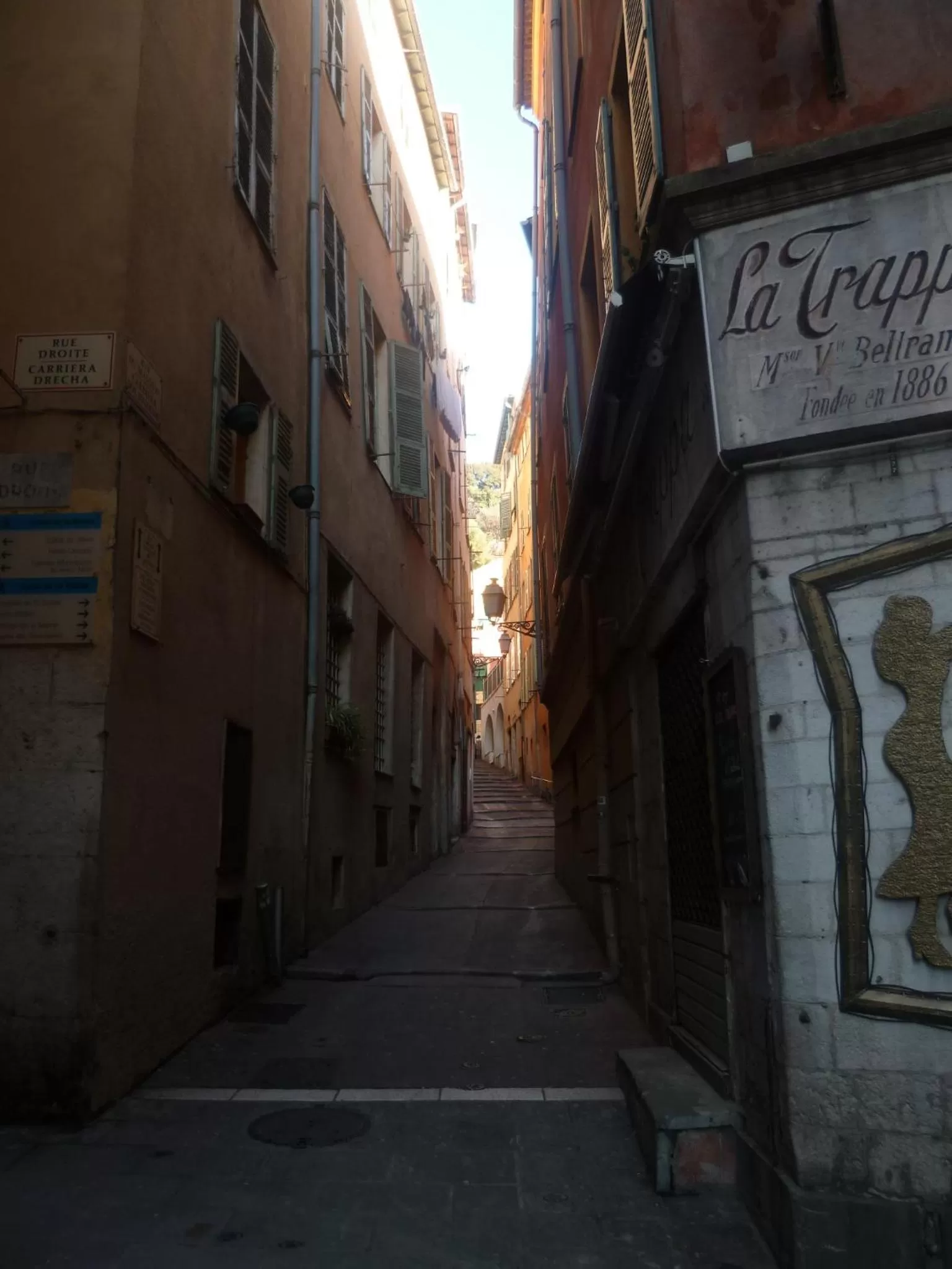 Area and facilities, Neighborhood in Hotel Rossetti