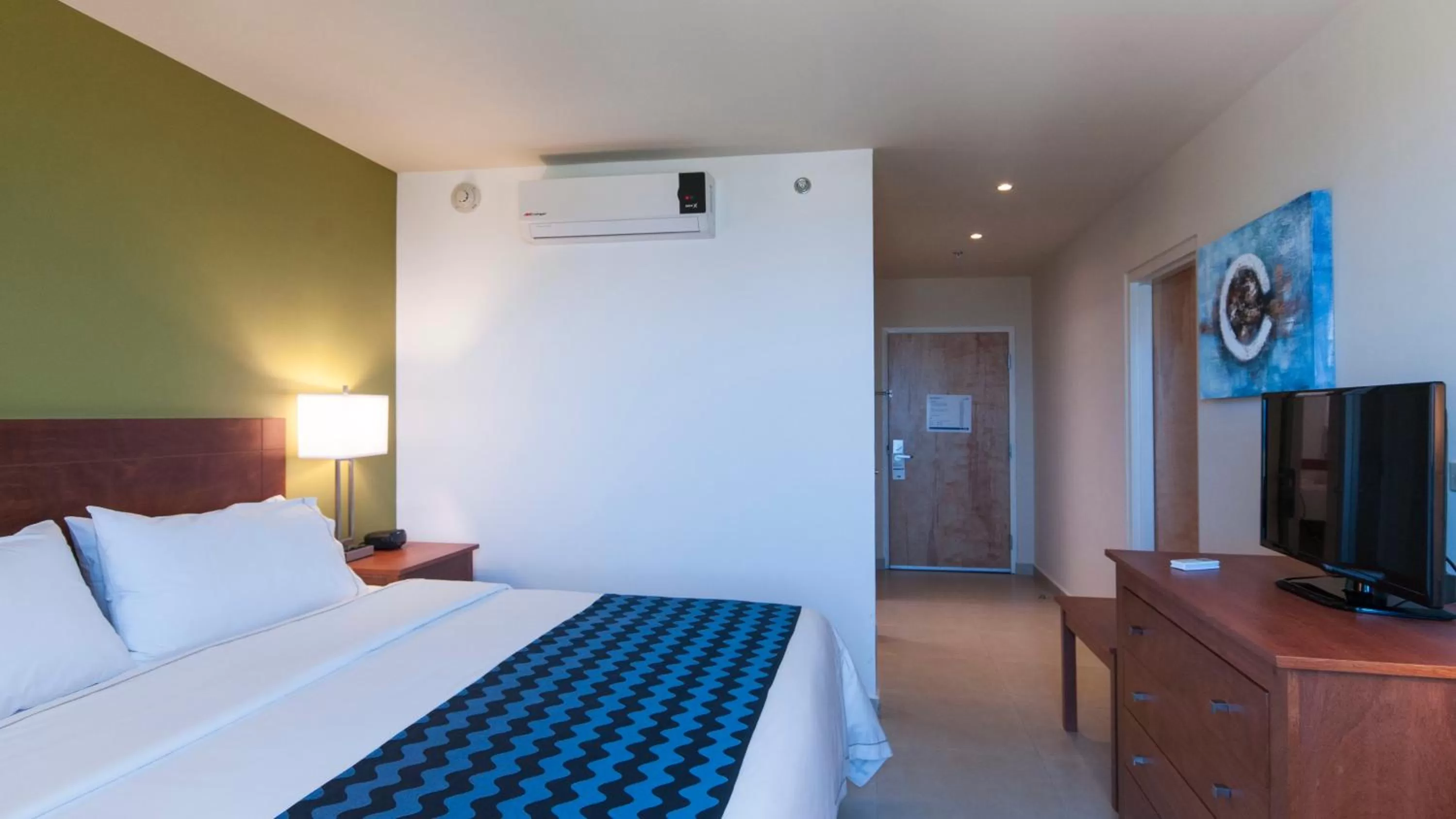 Photo of the whole room, Bed in Holiday Inn Express Cabo San Lucas by IHG