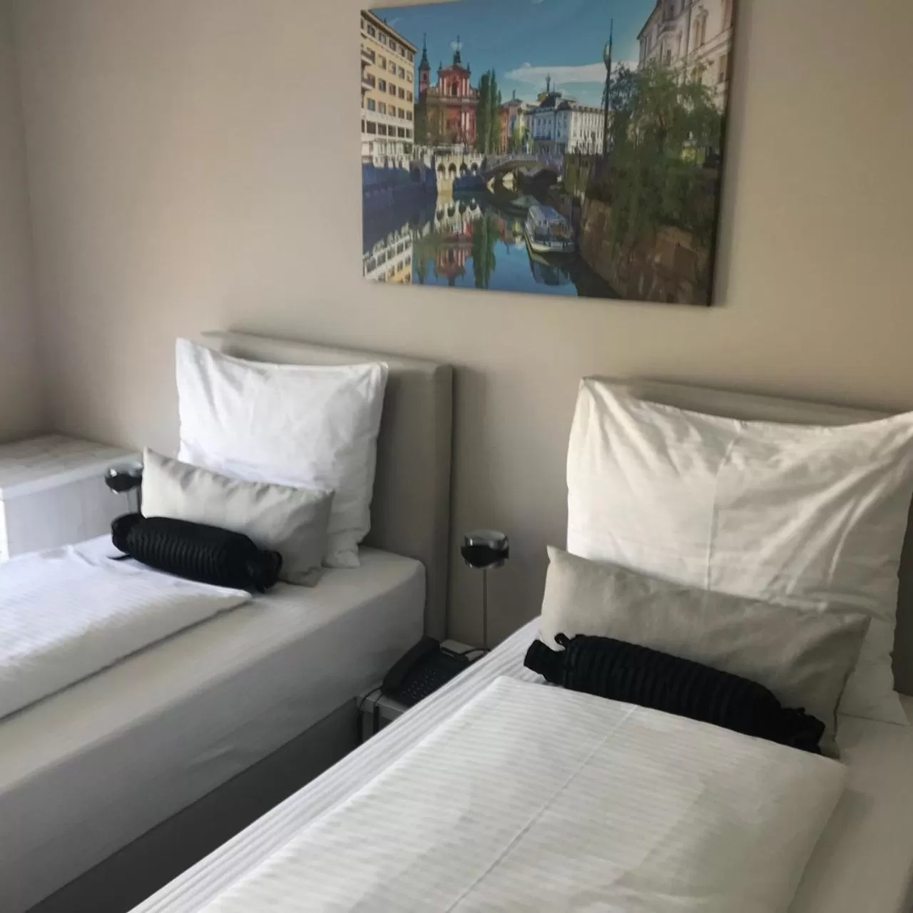 Bed in Hotel Bakarni Lonac