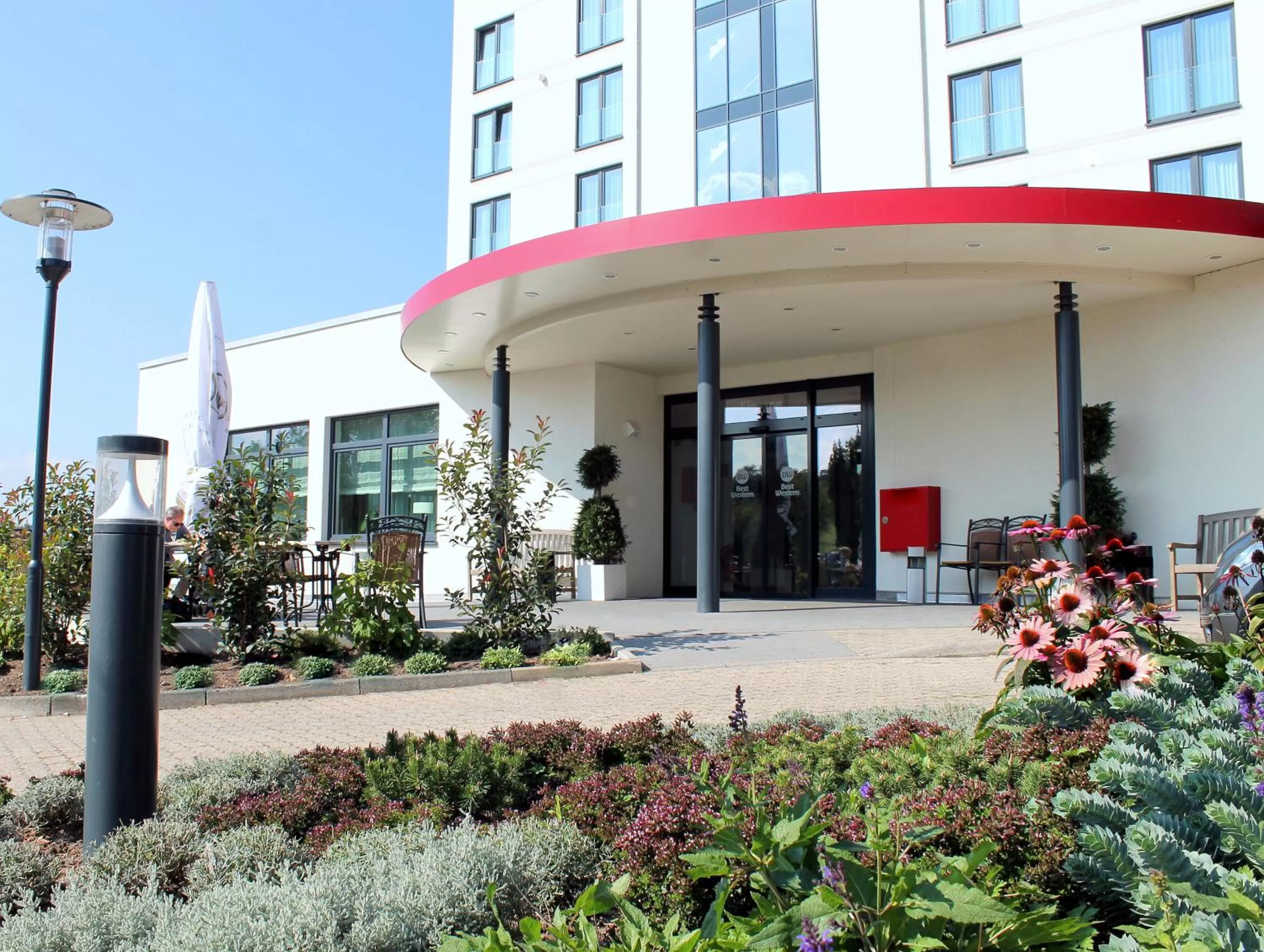 Facade/entrance in Best Western Queens Hotel Pforzheim-Niefern