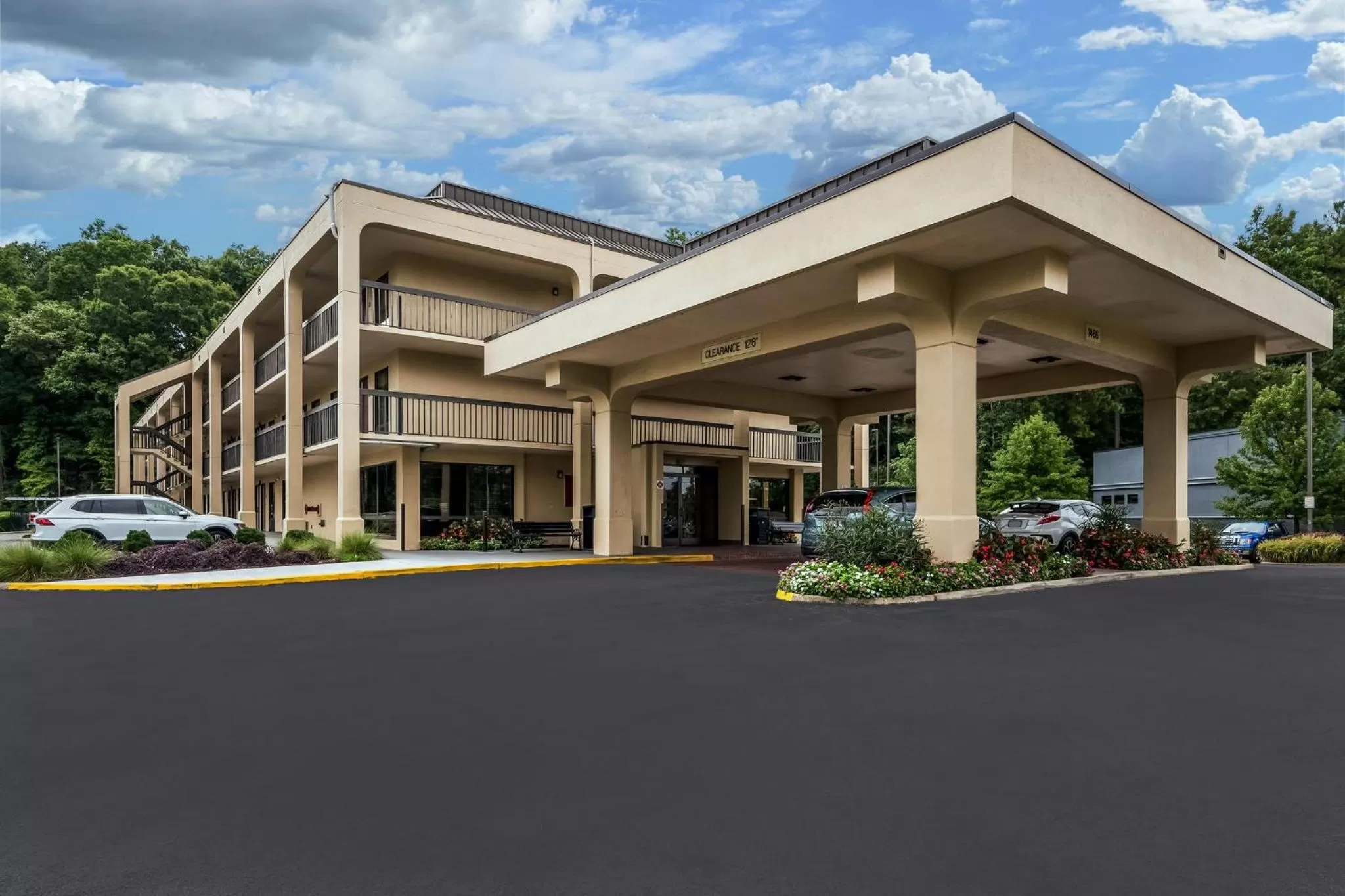 Property building in Red Roof Inn Birmingham South