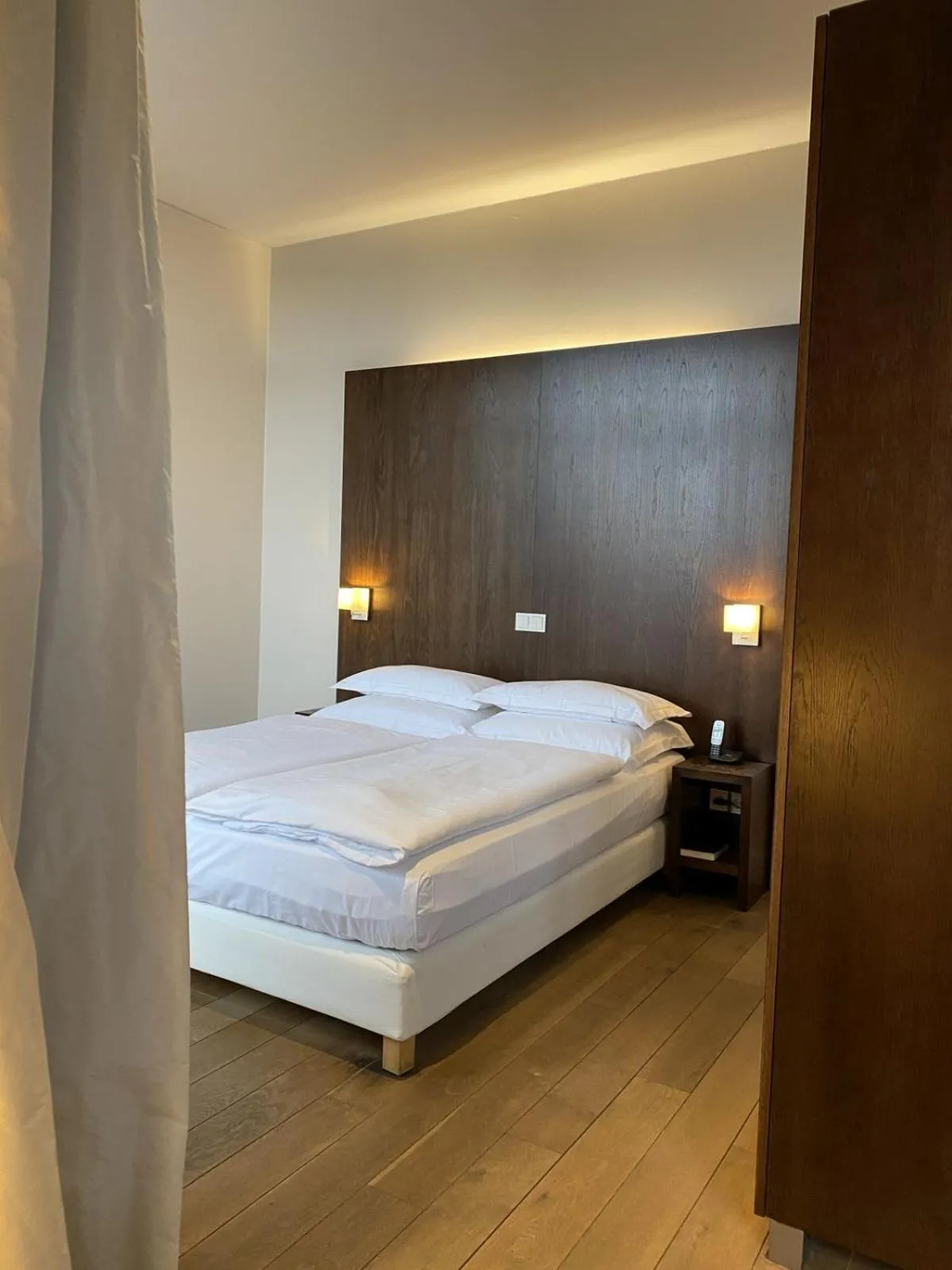 Bedroom, Bed in The New Yorker Hotel Köln-Messe