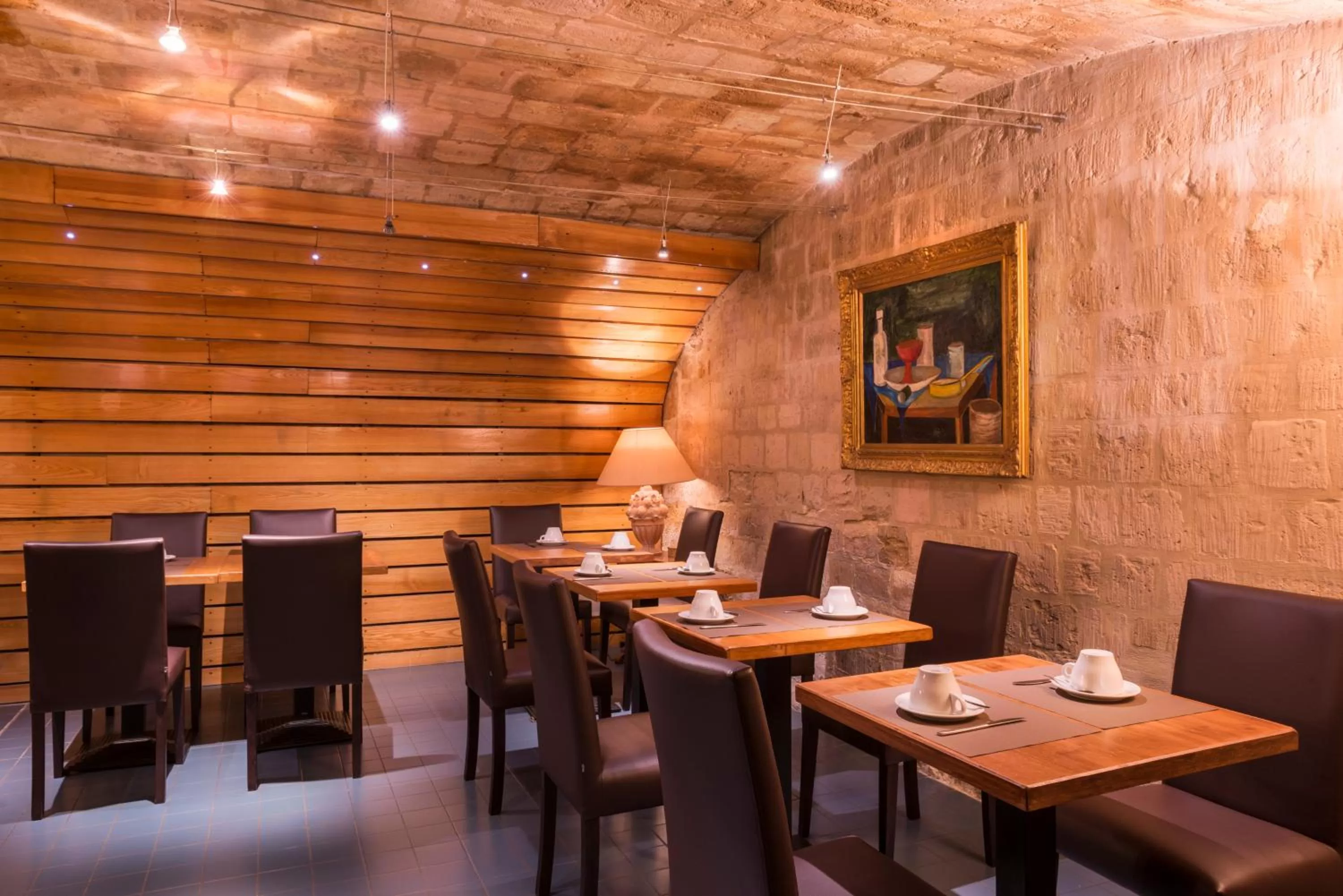 Restaurant/places to eat in Hôtel Volney Opéra