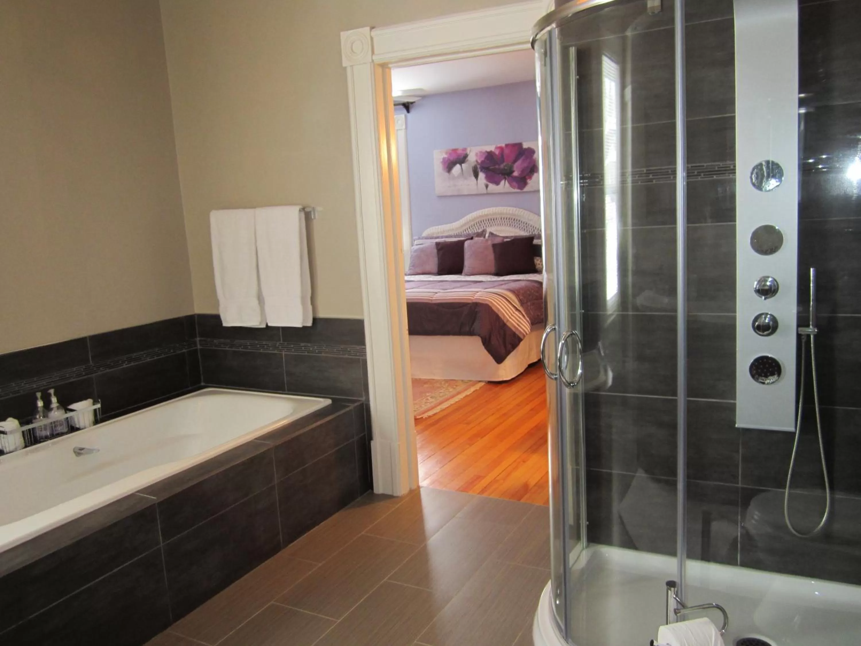 Bathroom in Les Trois Erables Boutique Inn