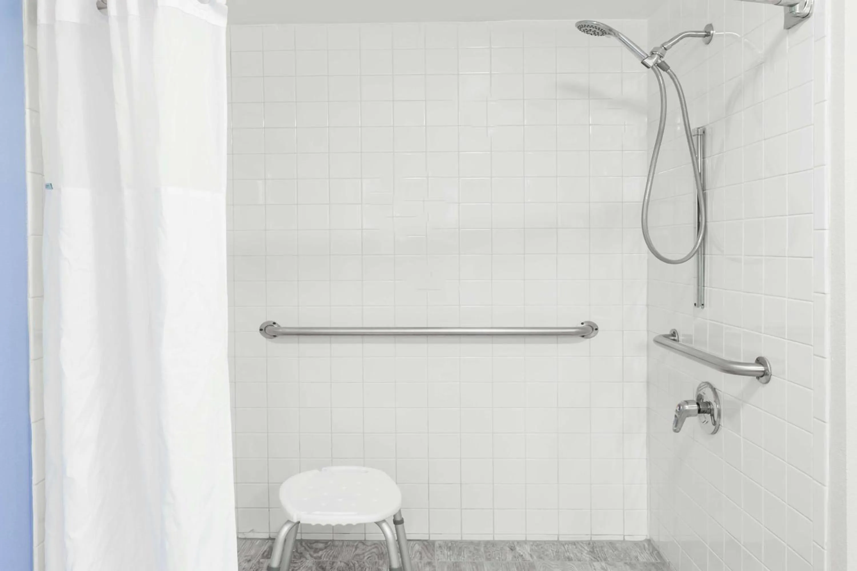 Queen Room - Mobility Access/Non-Smoking in Days Inn by Wyndham Franklin Nashville