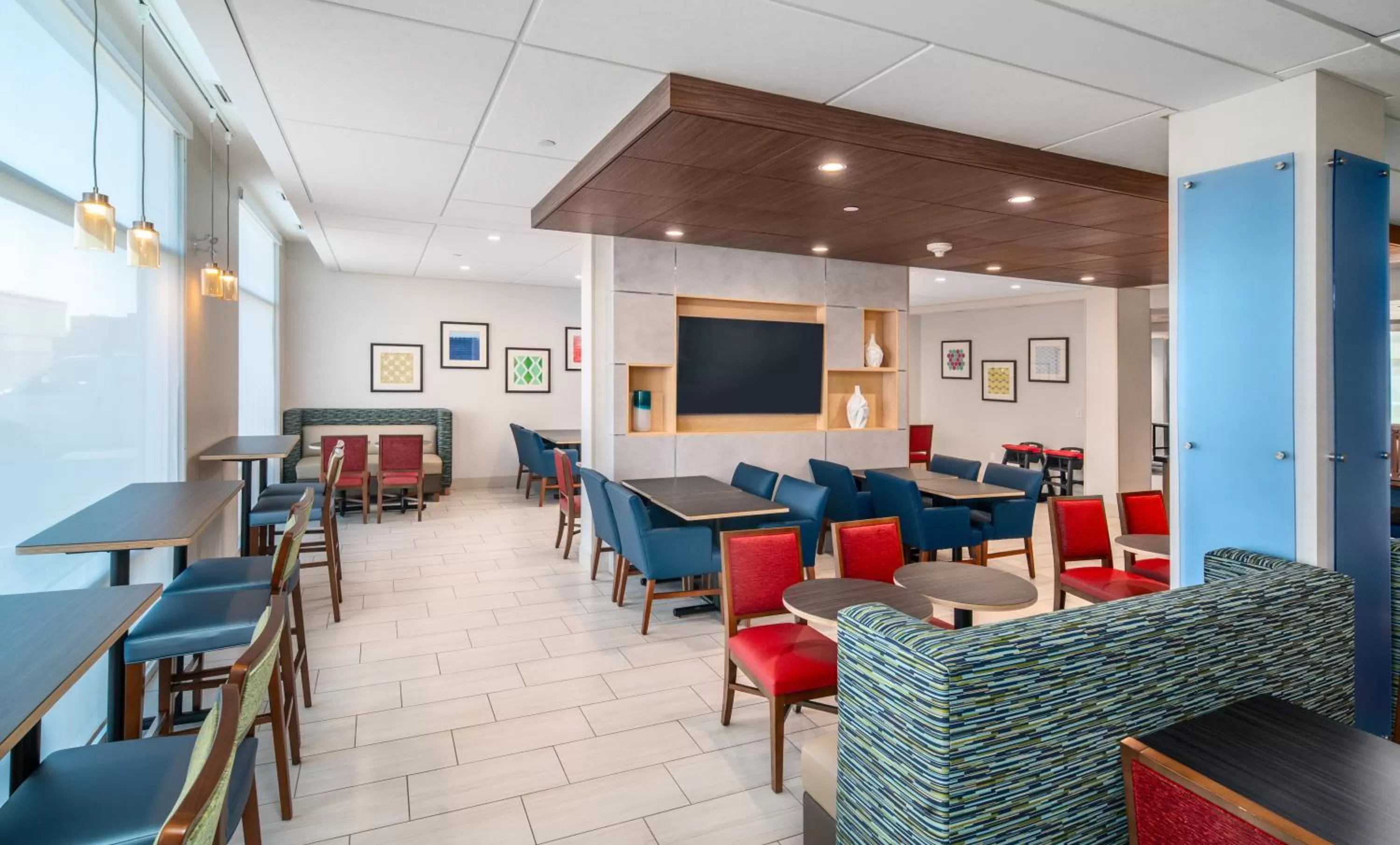 Breakfast in Holiday Inn Express & Suites - Brandon by IHG