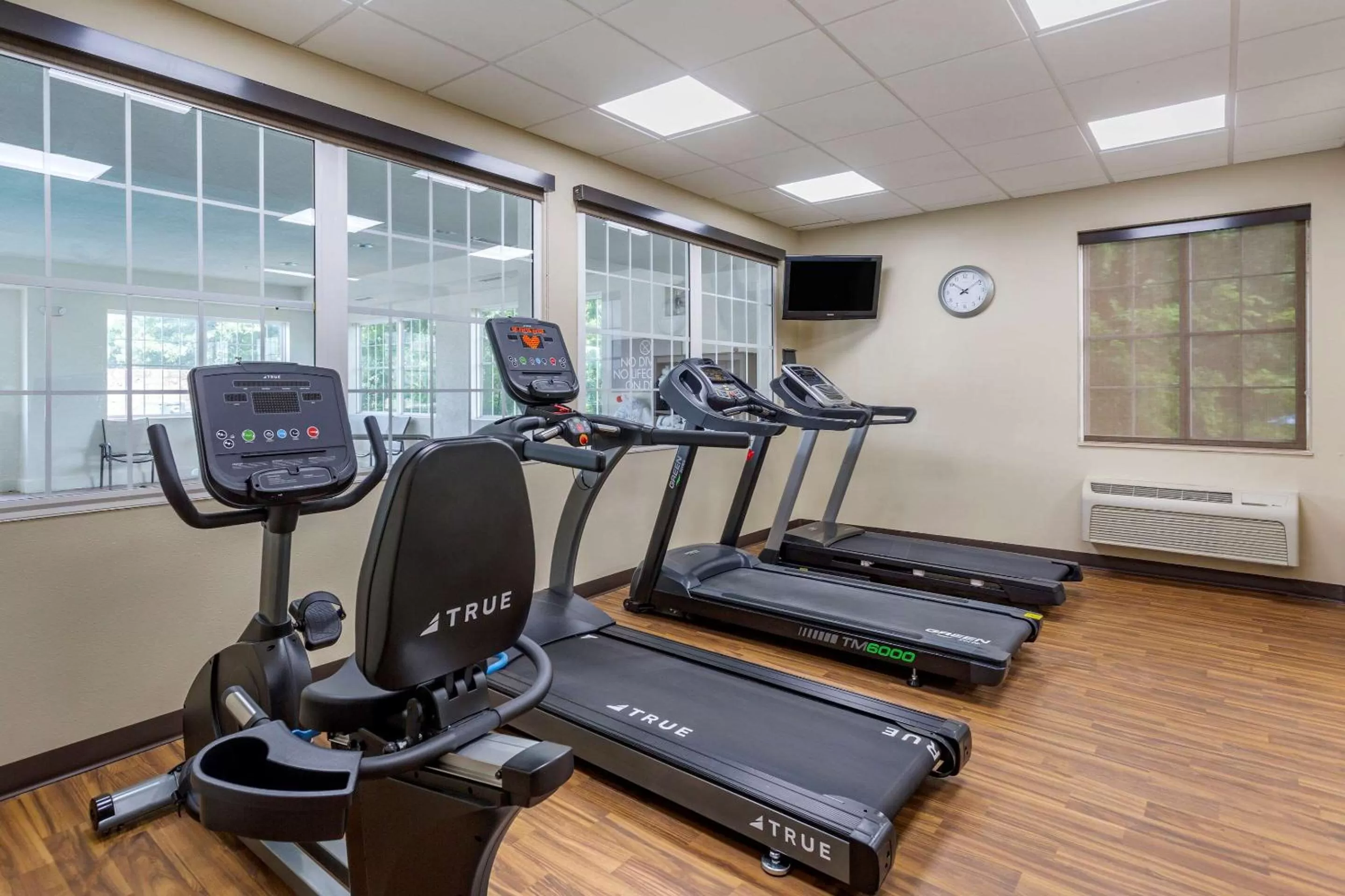 Fitness centre/facilities in Comfort Suites Clarksville near Governors Square Mall