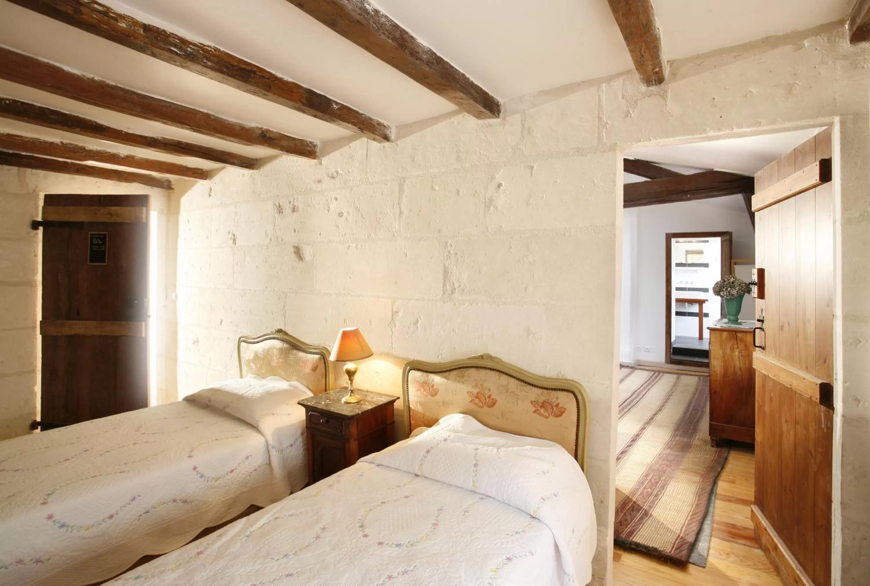 Photo of the whole room, Bed in La Porte Rouge - The Red Door Inn