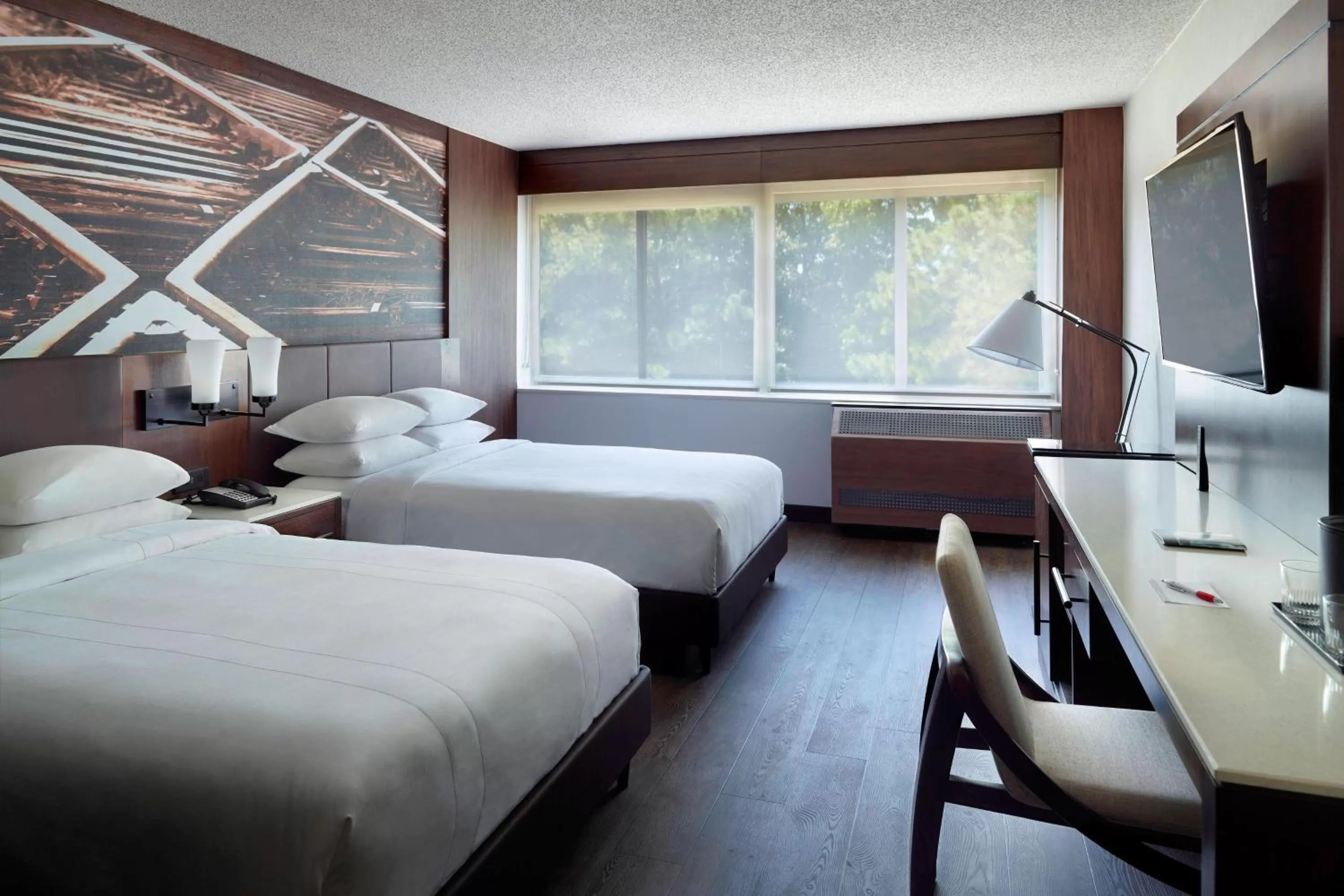 Photo of the whole room, Bed in Atlanta Marriott Peachtree Corners