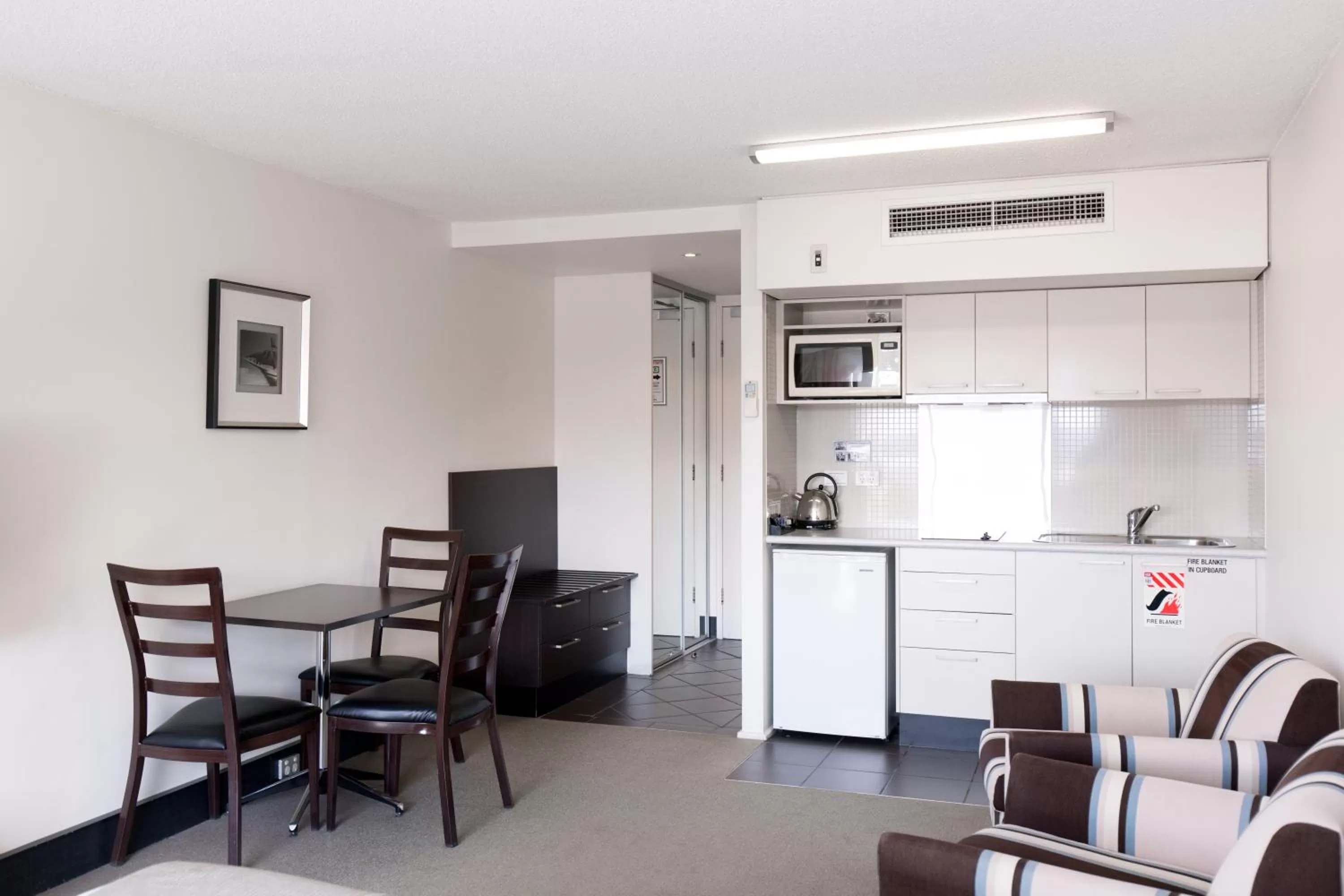 Kitchen or kitchenette in St Ives Apartments