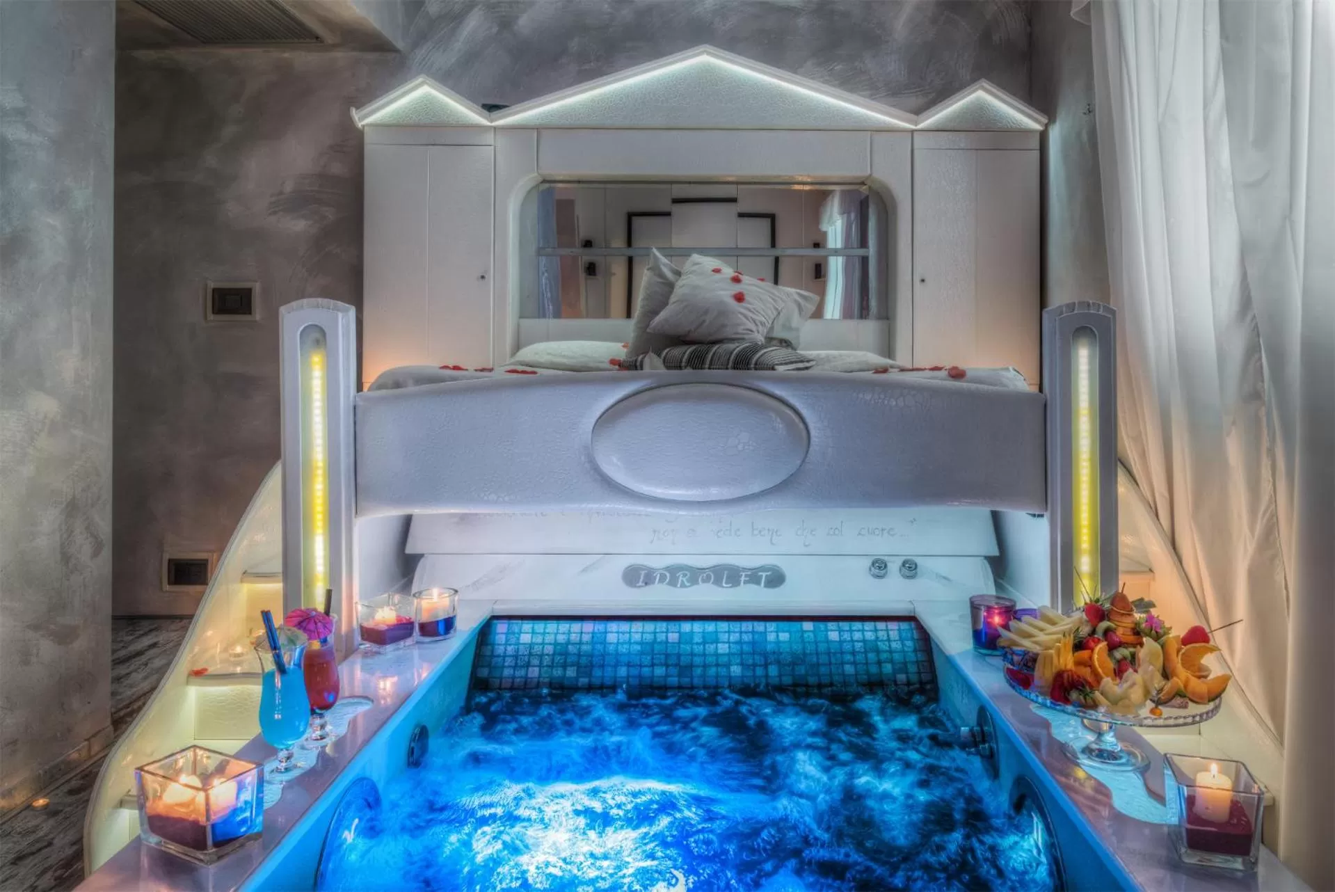 Hot Tub in Hotel Butterfly