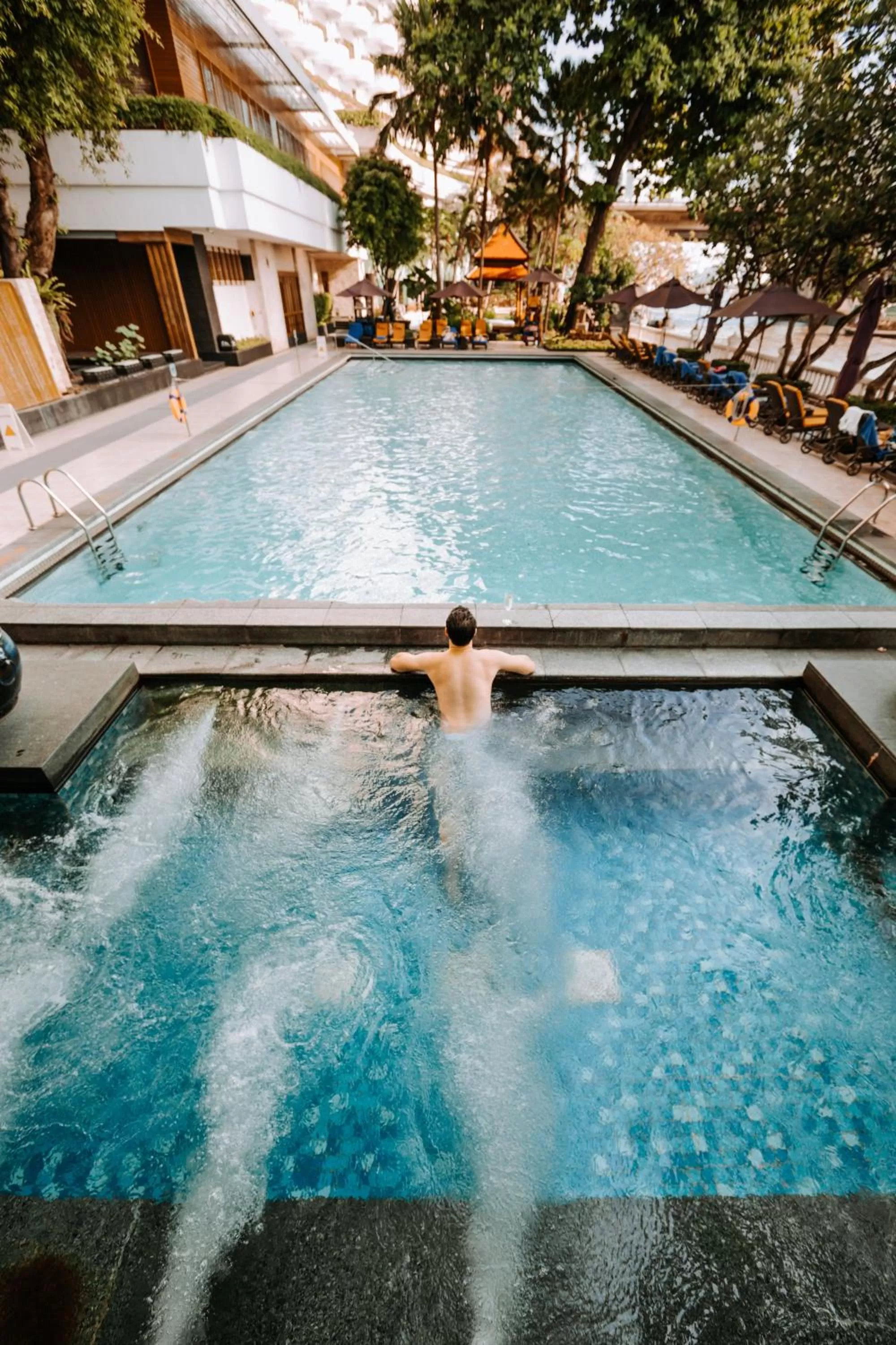 Swimming pool in Shangri-La Bangkok