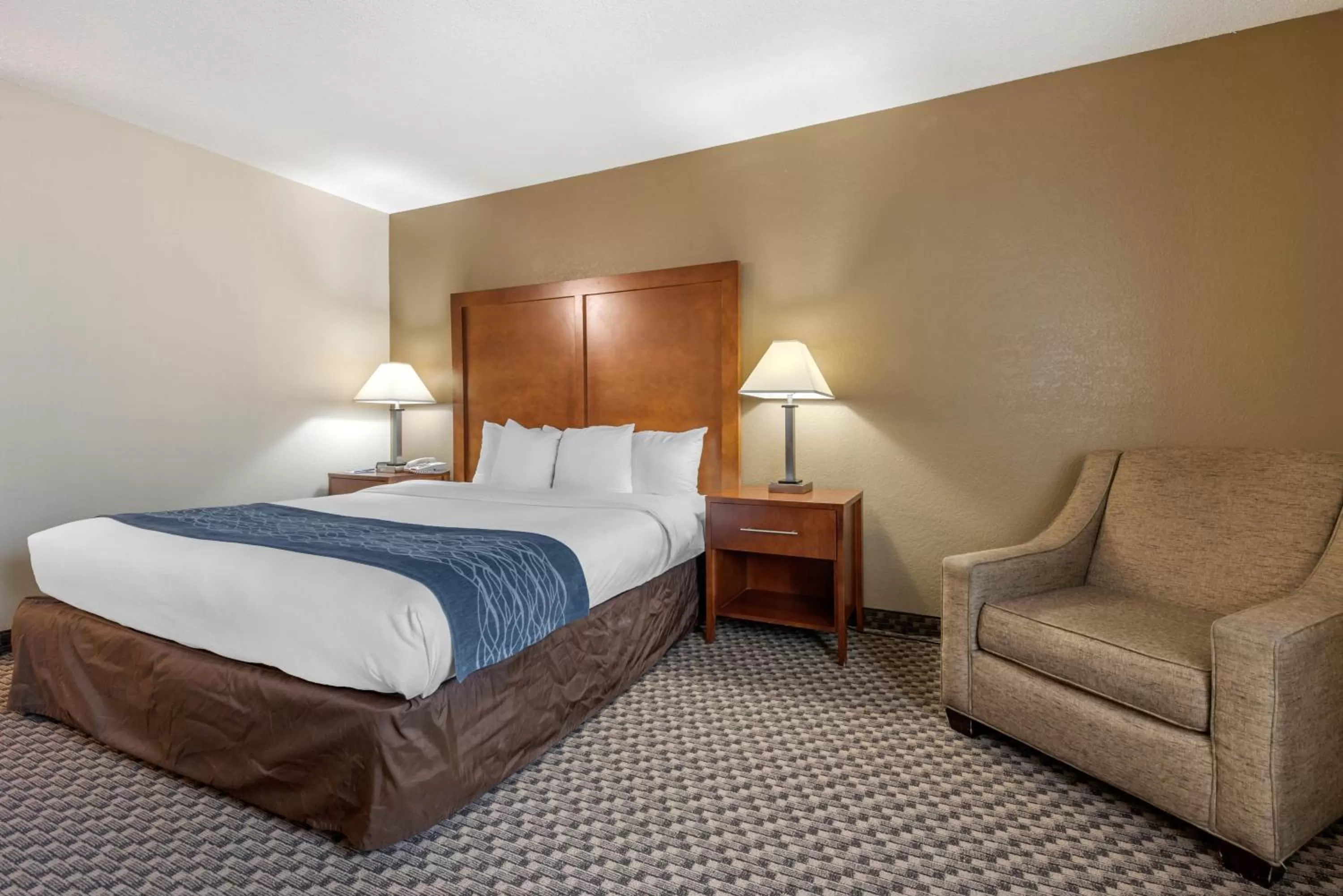 Photo of the whole room, Bed in Comfort Inn Indianapolis South