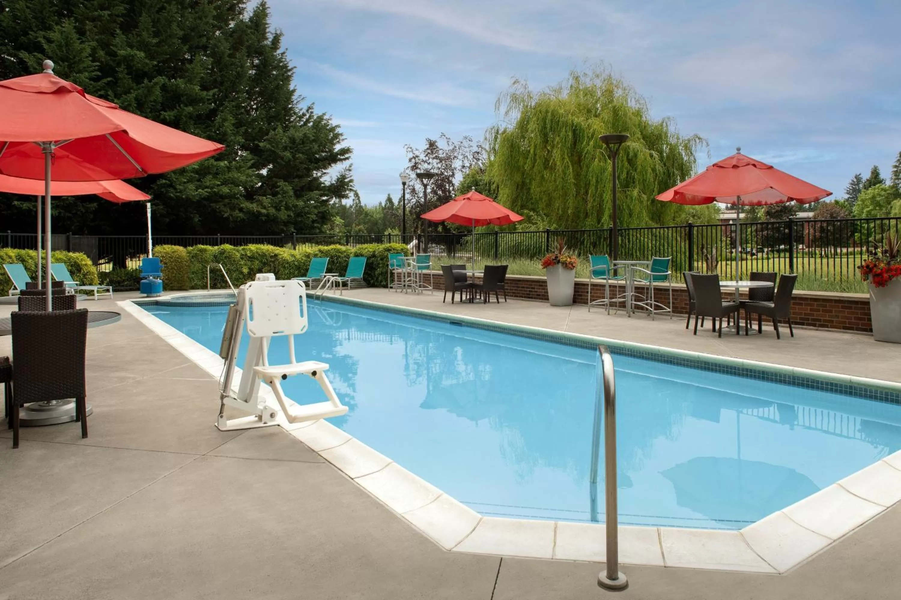 Swimming pool in TownePlace by Marriott Suites Portland Vancouver