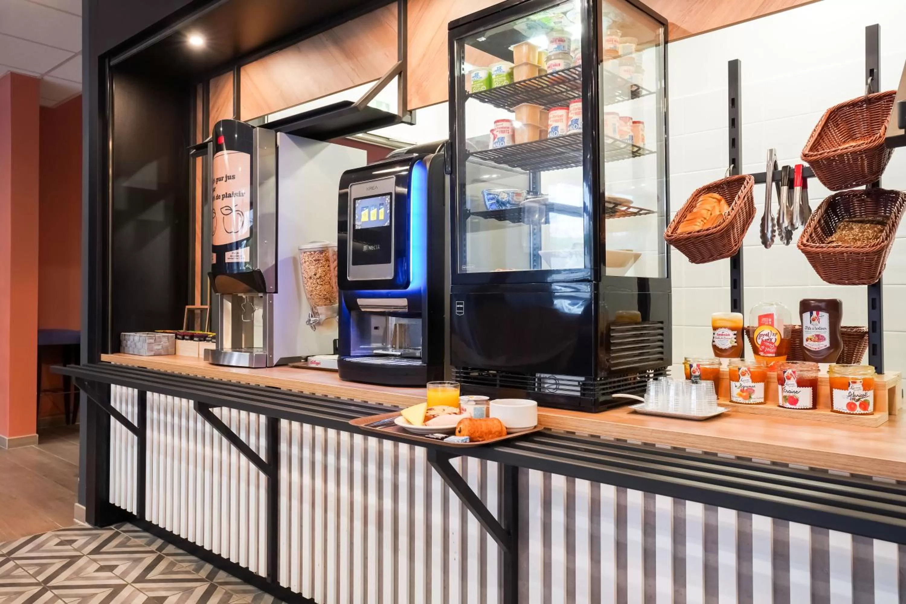 Buffet breakfast in B&B HOTEL Paris Rosny-sous-Bois