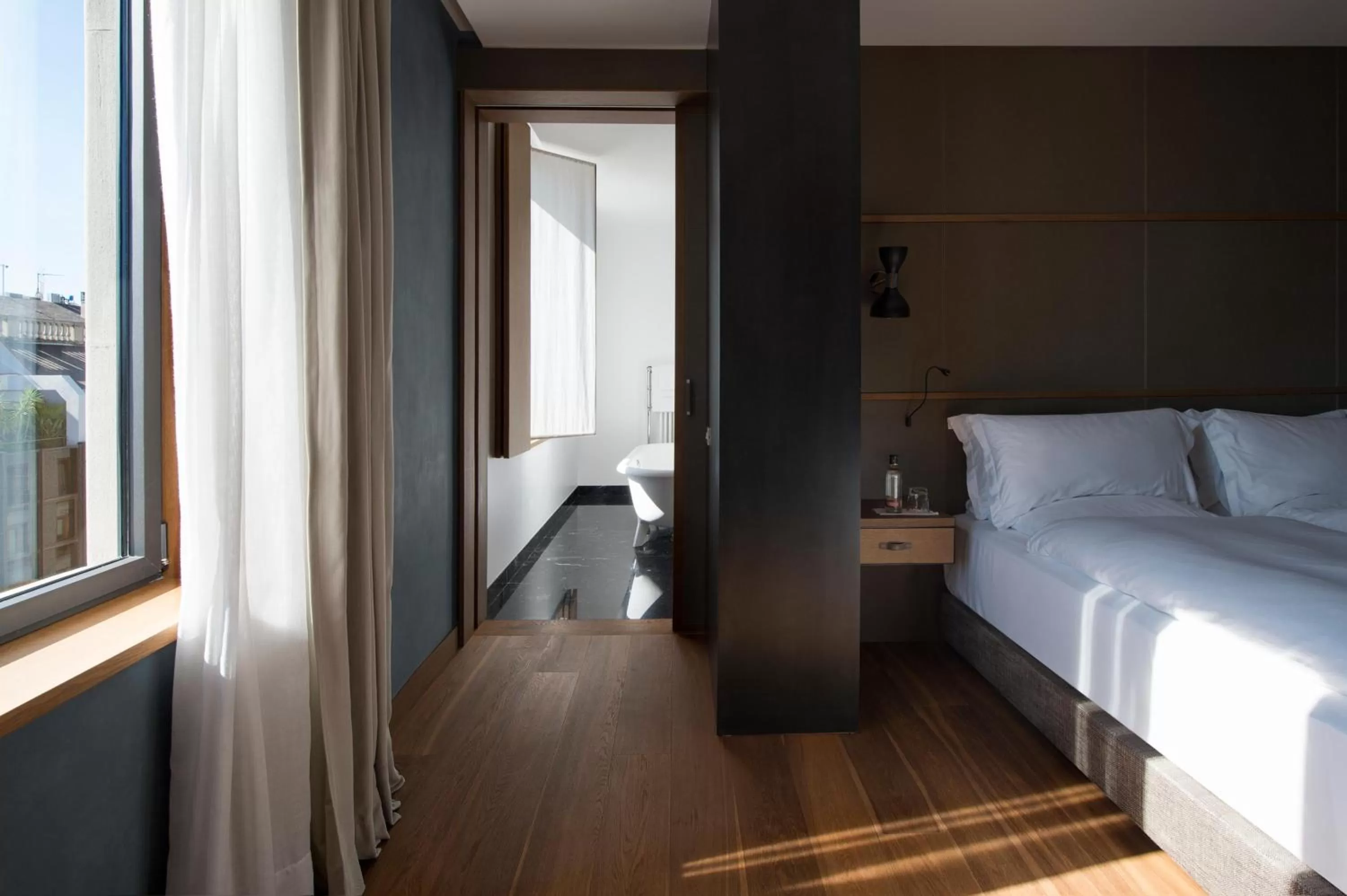 Photo of the whole room, Bed in Alma Barcelona GL