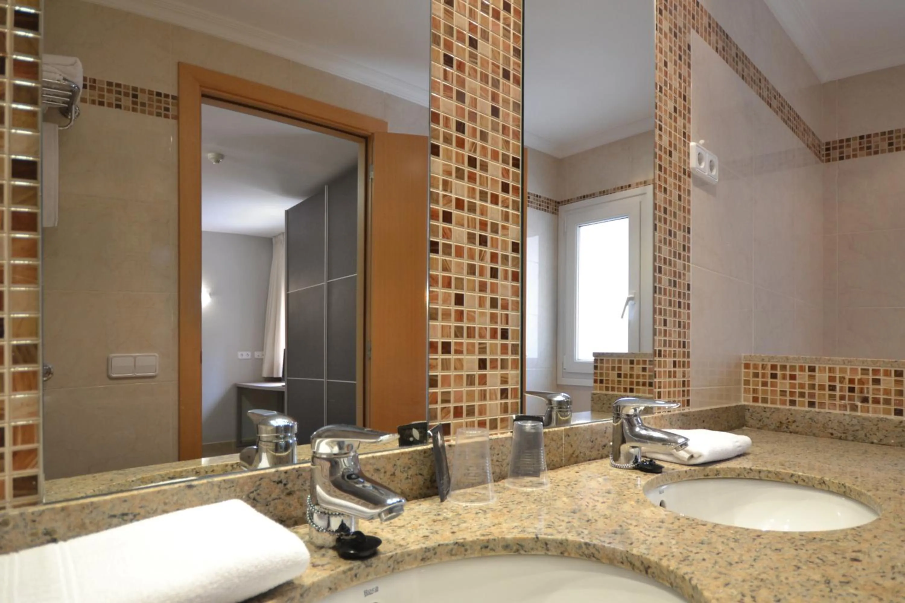 Bathroom in El Camí Hotel