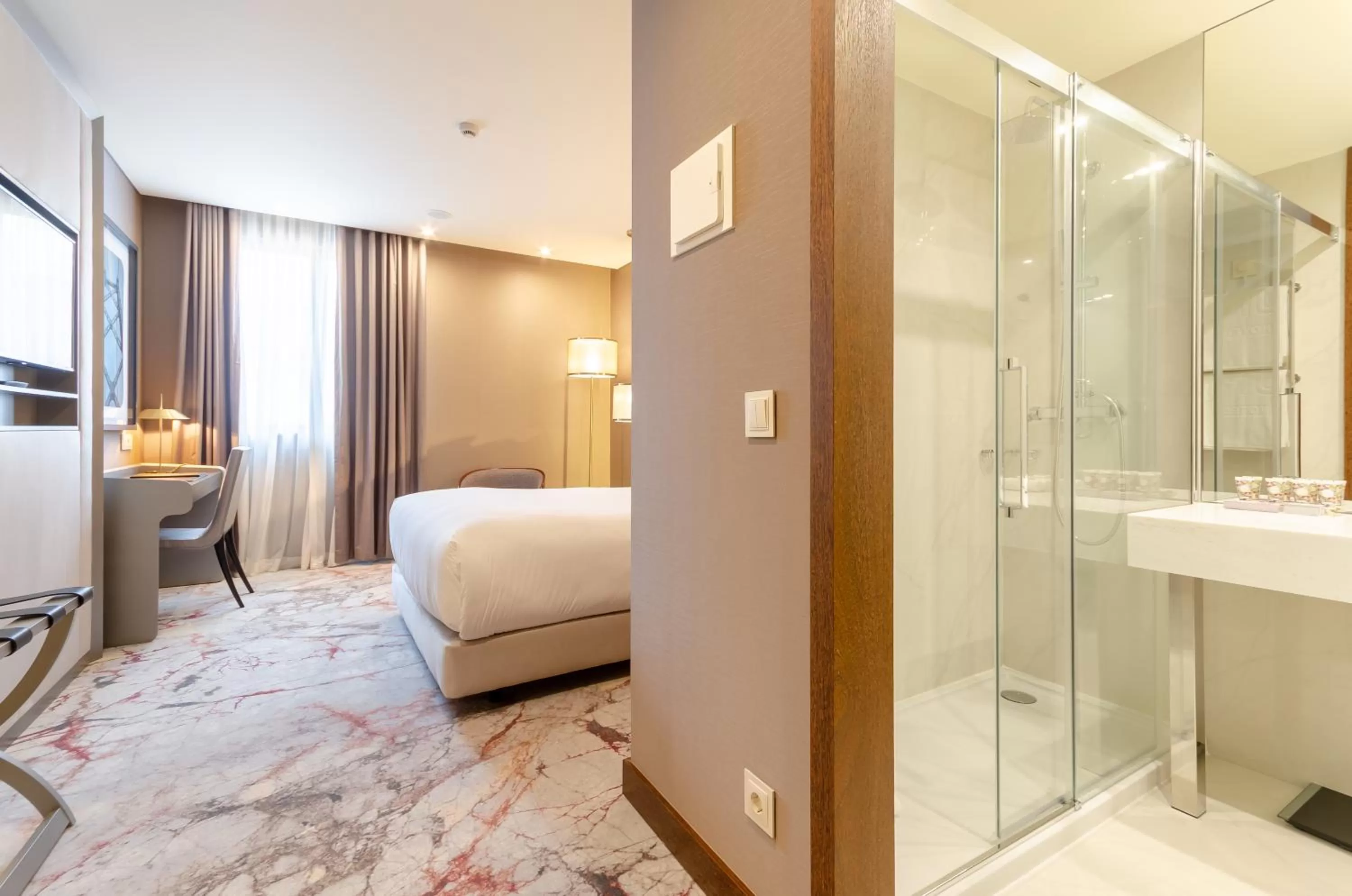 Deluxe Double Room with Avenue View in TURIM Boulevard Hotel