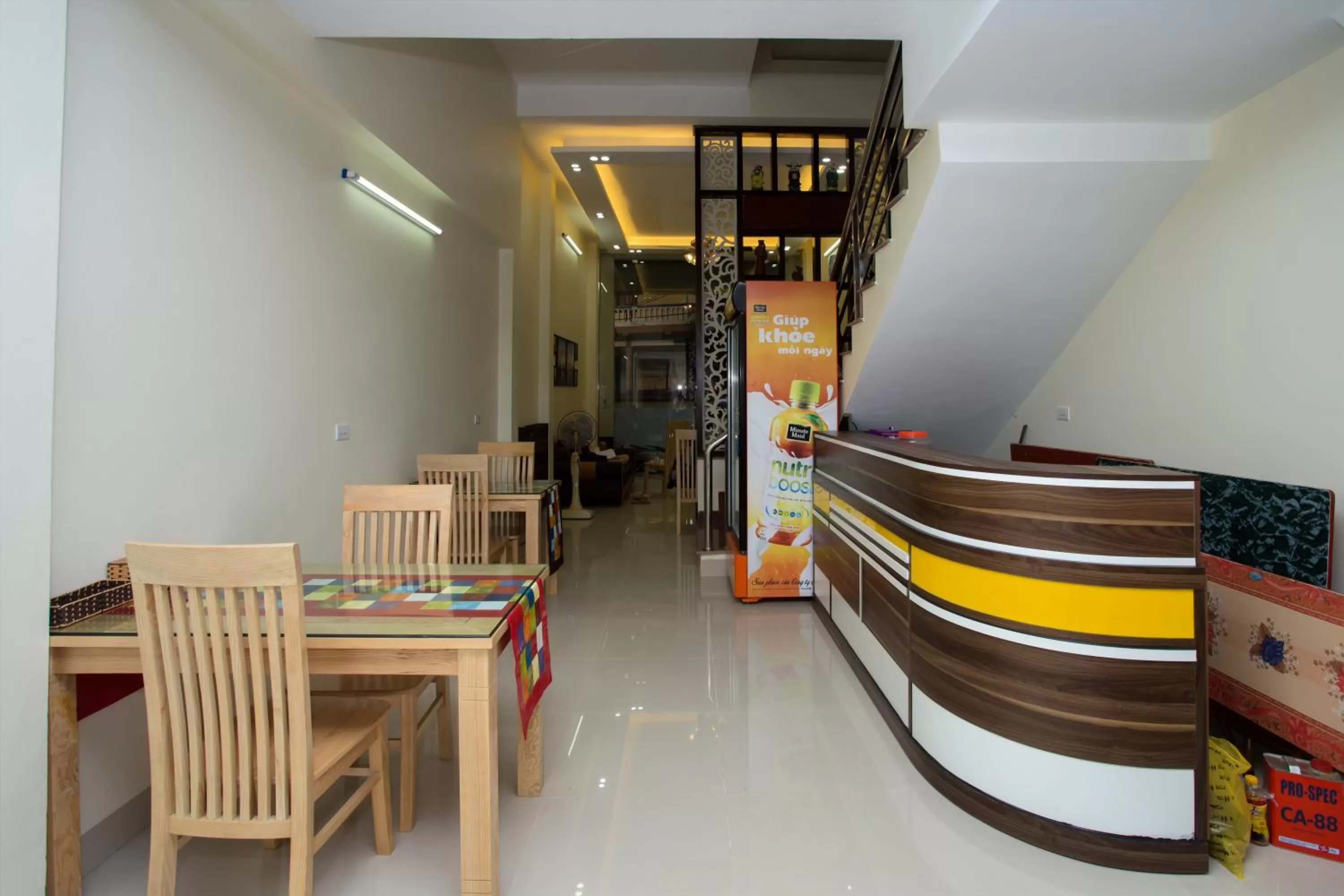 Restaurant/places to eat in Friendly Home Hotel