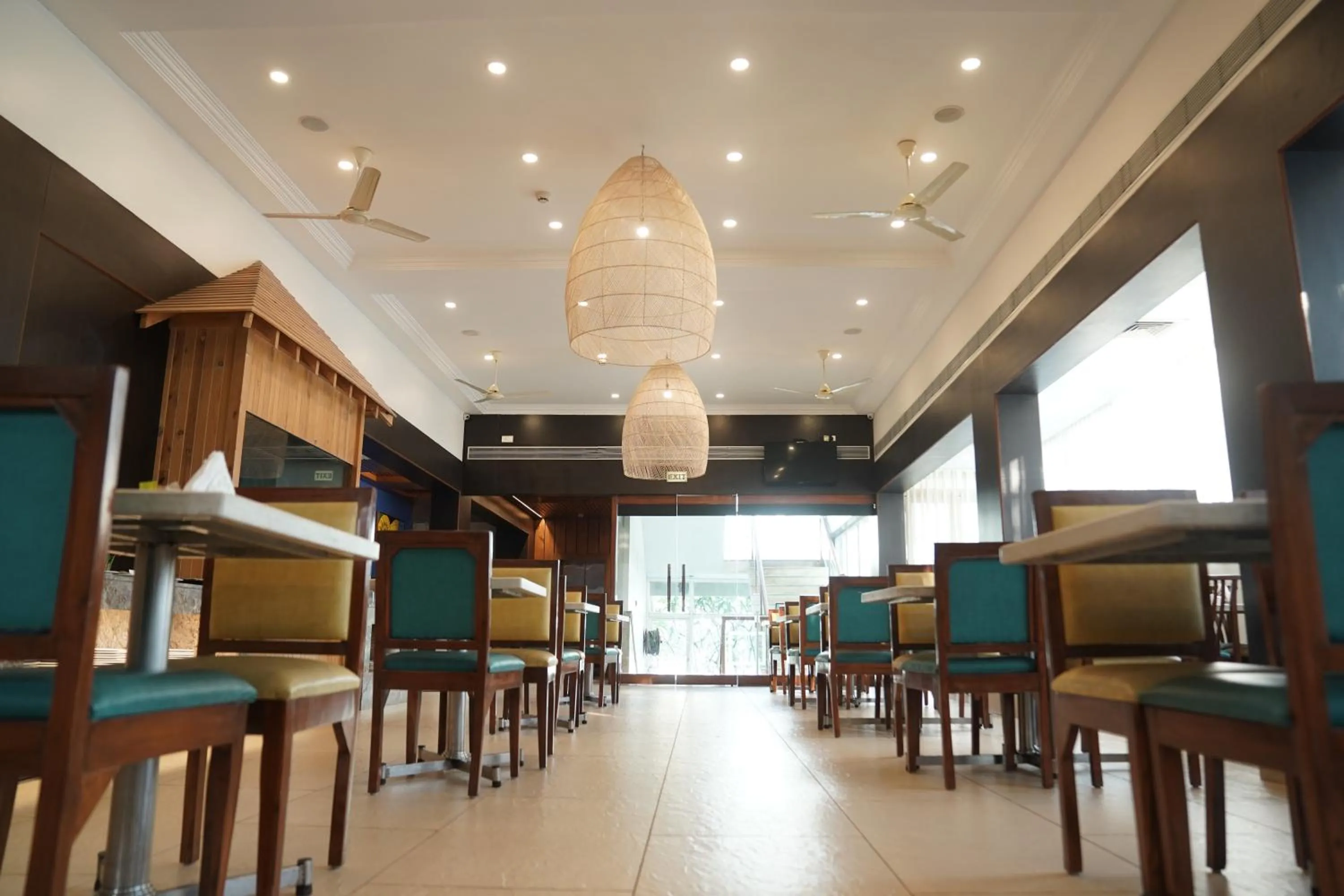 Restaurant/places to eat in Clarion Hotel Ocean Palms Goa