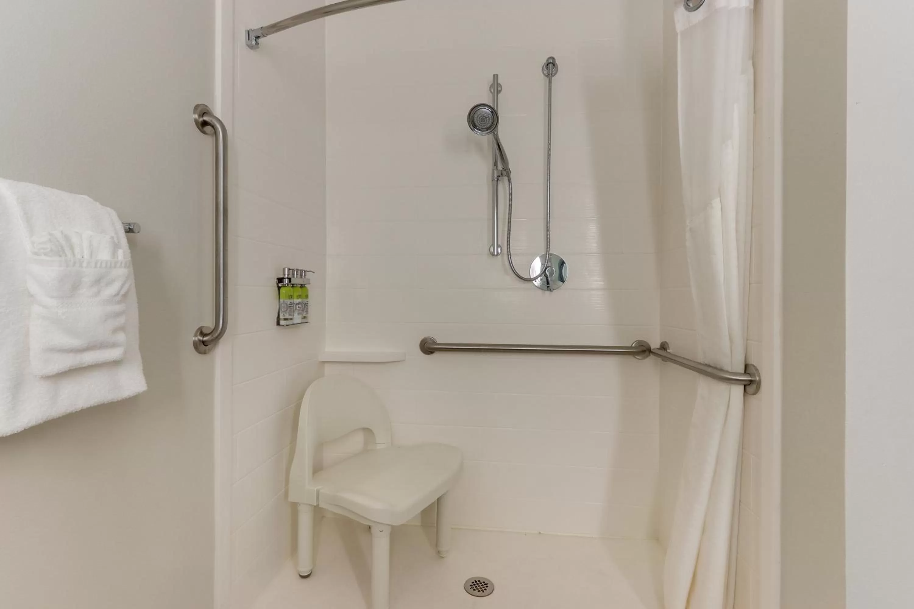 Bathroom in Holiday Inn Express - Cincinnati North - Monroe by IHG