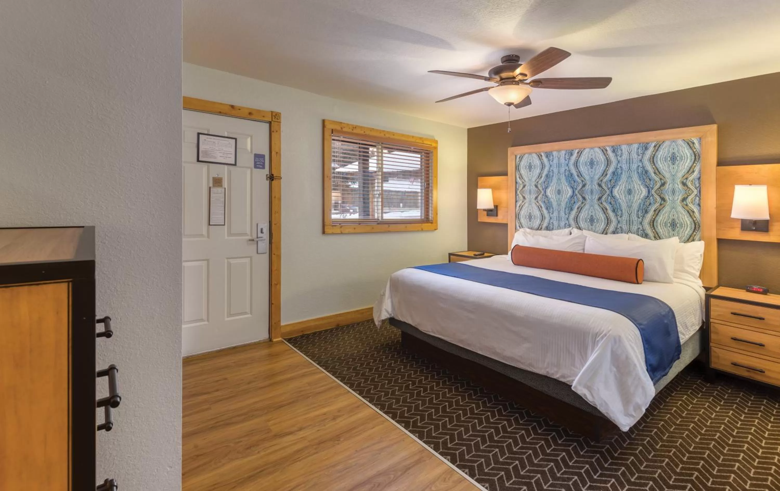 Photo of the whole room, Bed in WorldMark Red River