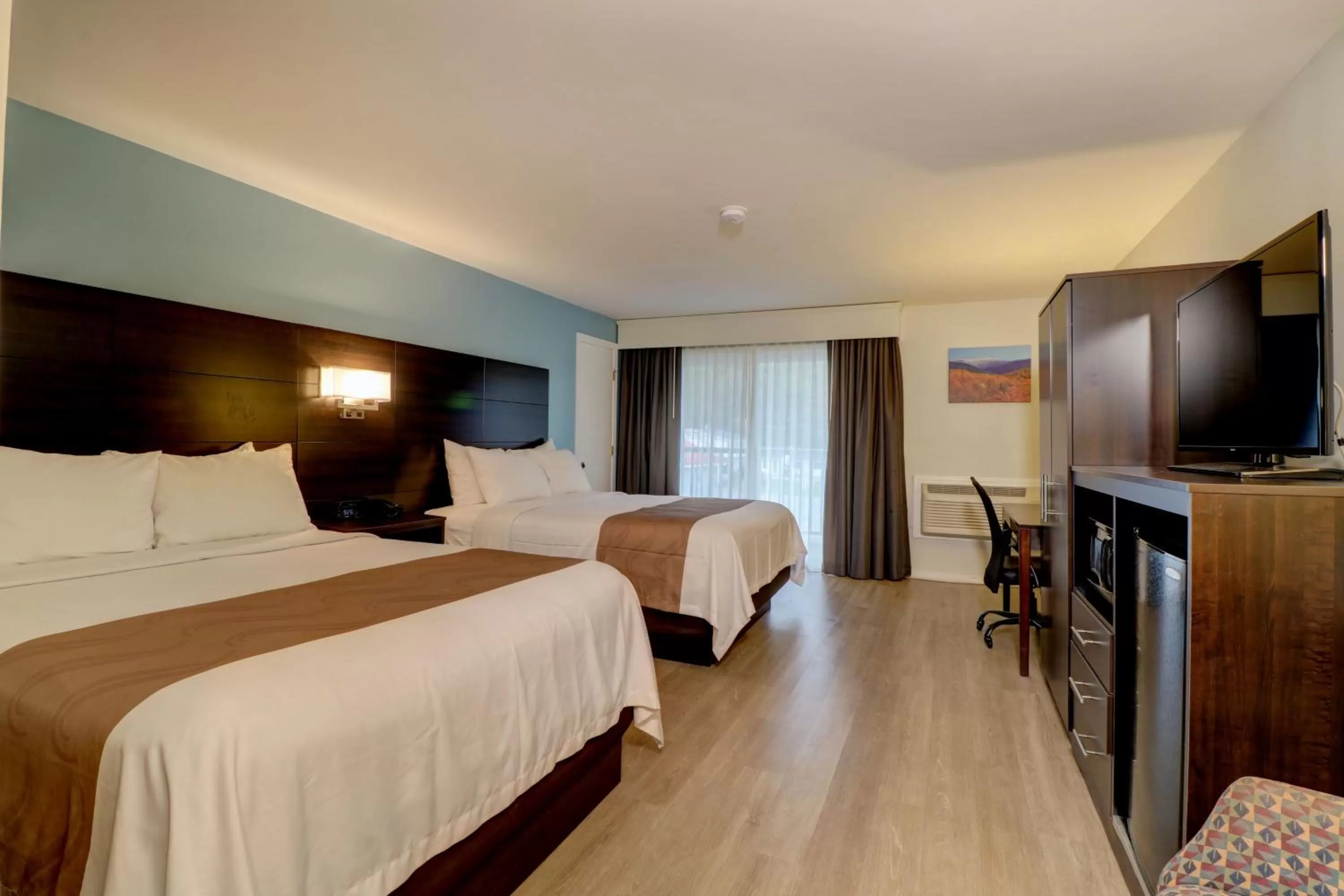 Property building, Bed in Quality Inn & Suites