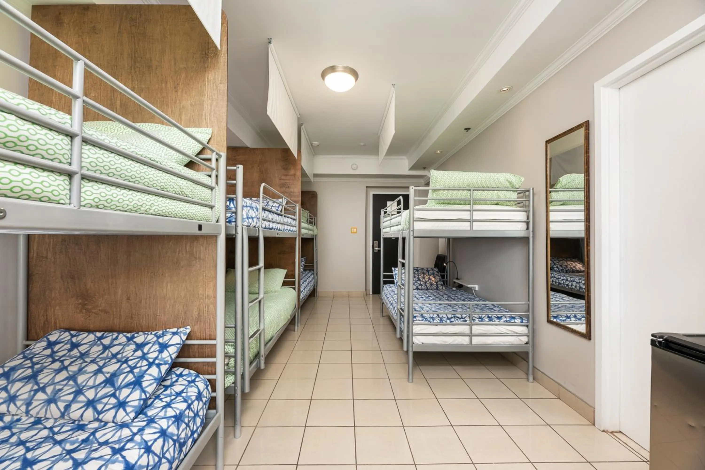 bunk bed, Bed in Samesun Montreal Hotel & Hostel