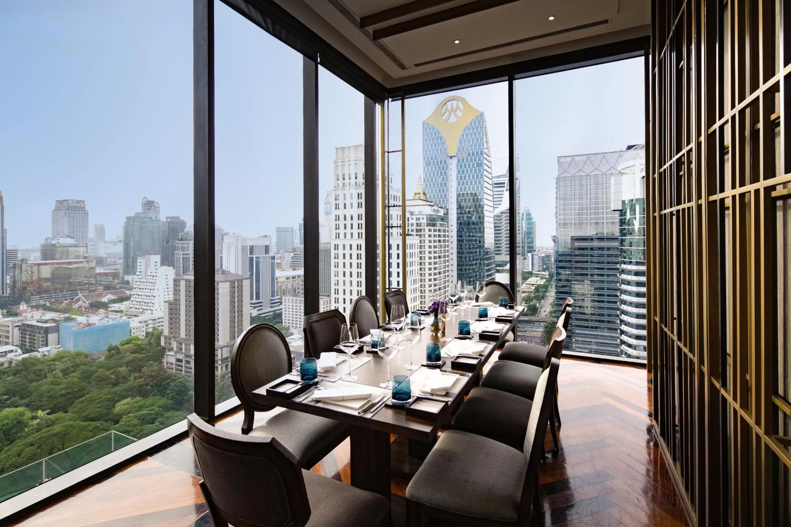 Restaurant/places to eat in Hotel Indigo Bangkok Wireless Road by IHG