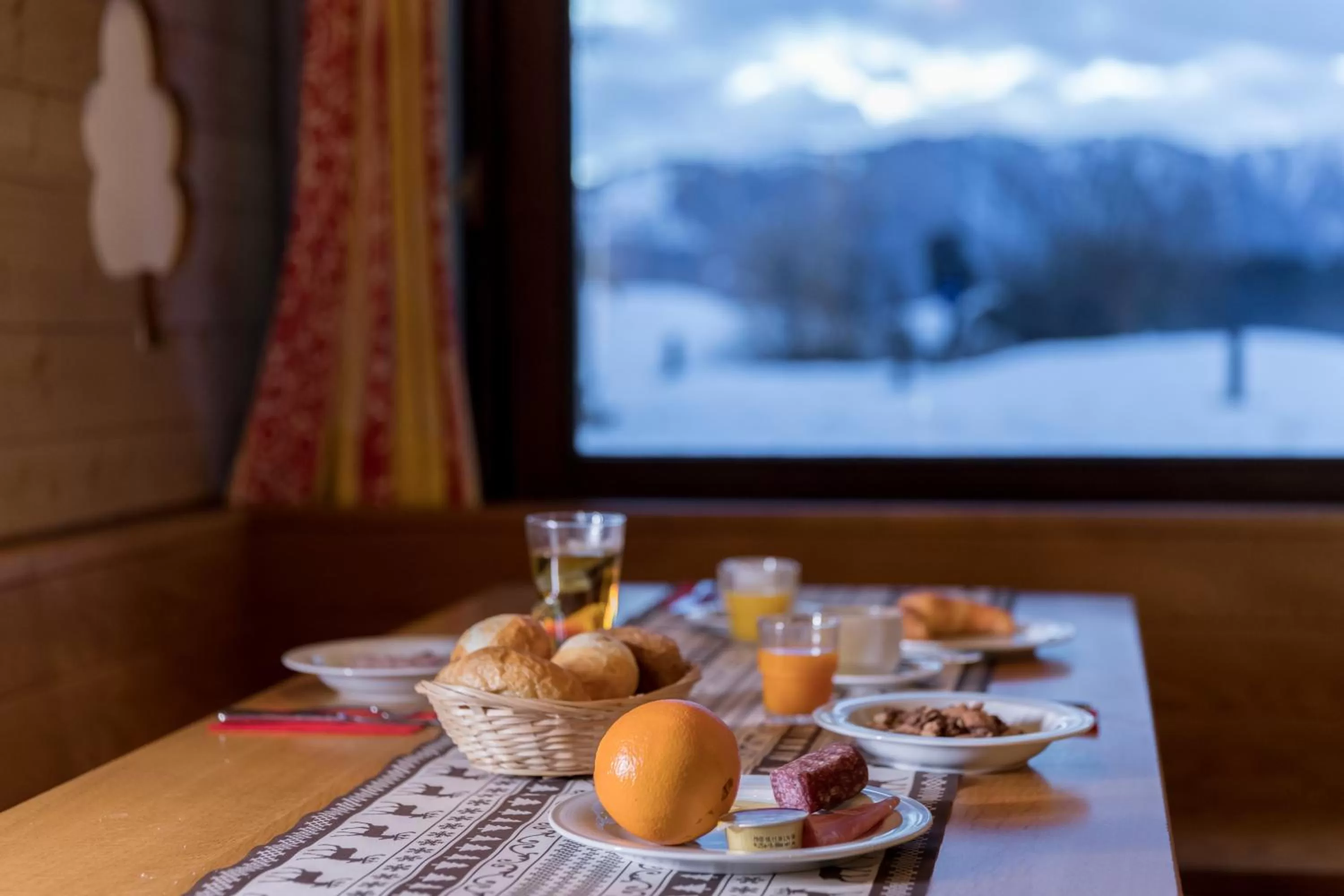 Buffet breakfast in T3 Alpenhotel Flims