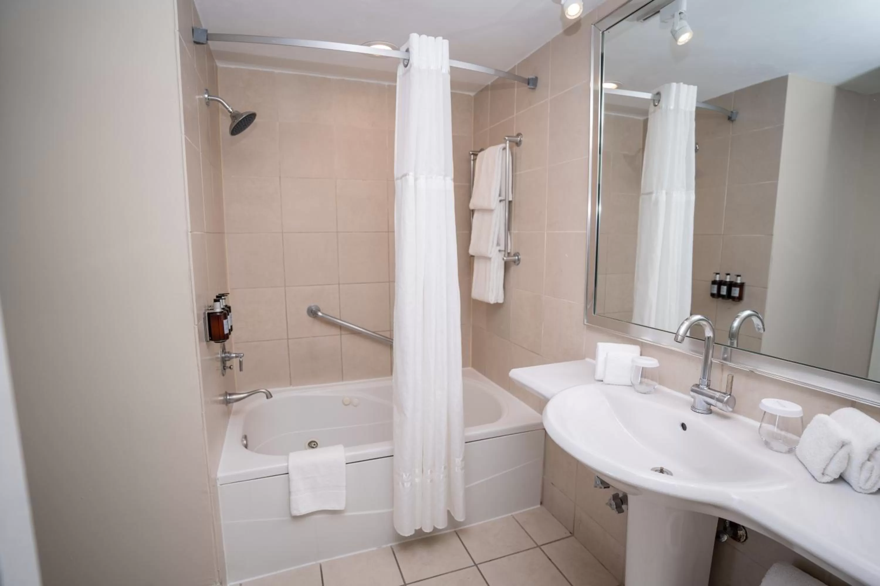 Shower in The Sagamore Hotel South Beach