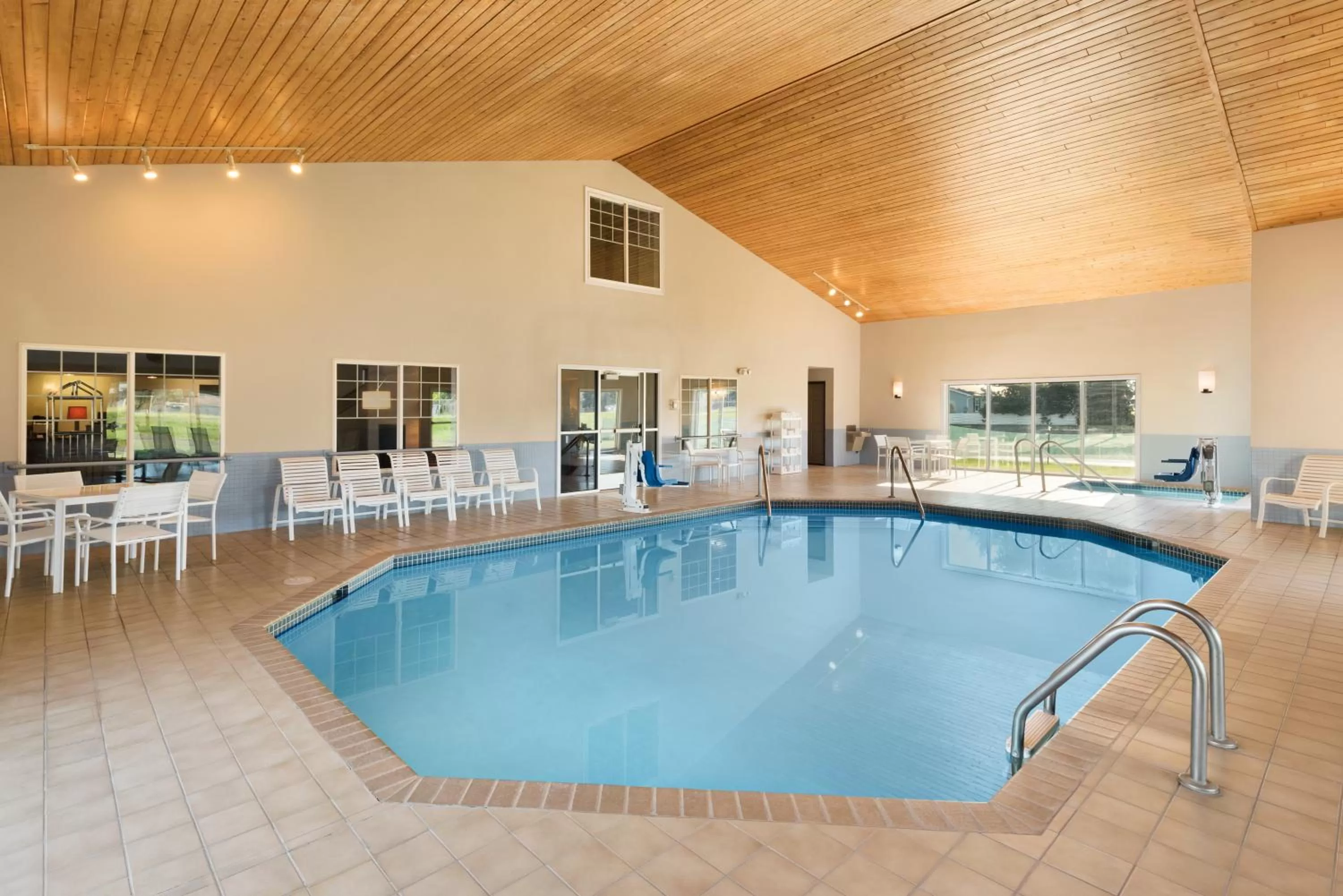 Swimming pool in Country Inn & Suites by Radisson, Chippewa Falls, WI