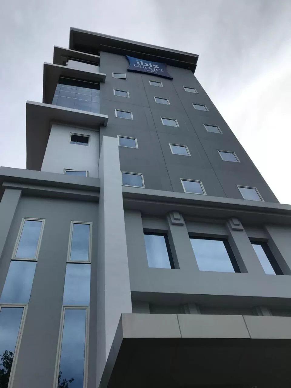 Property building in ibis budget Surabaya Diponegoro