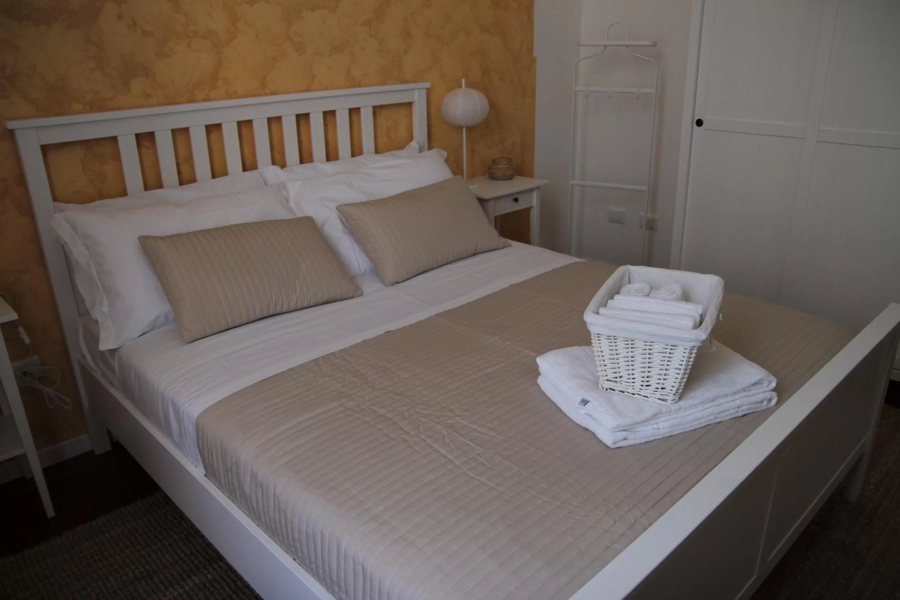 Photo of the whole room, Bed in B&B Gallidoro