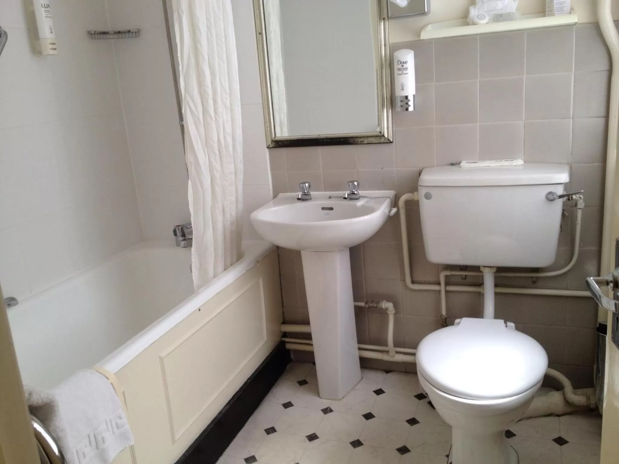 Bathroom in Crown & Mitre Hotel