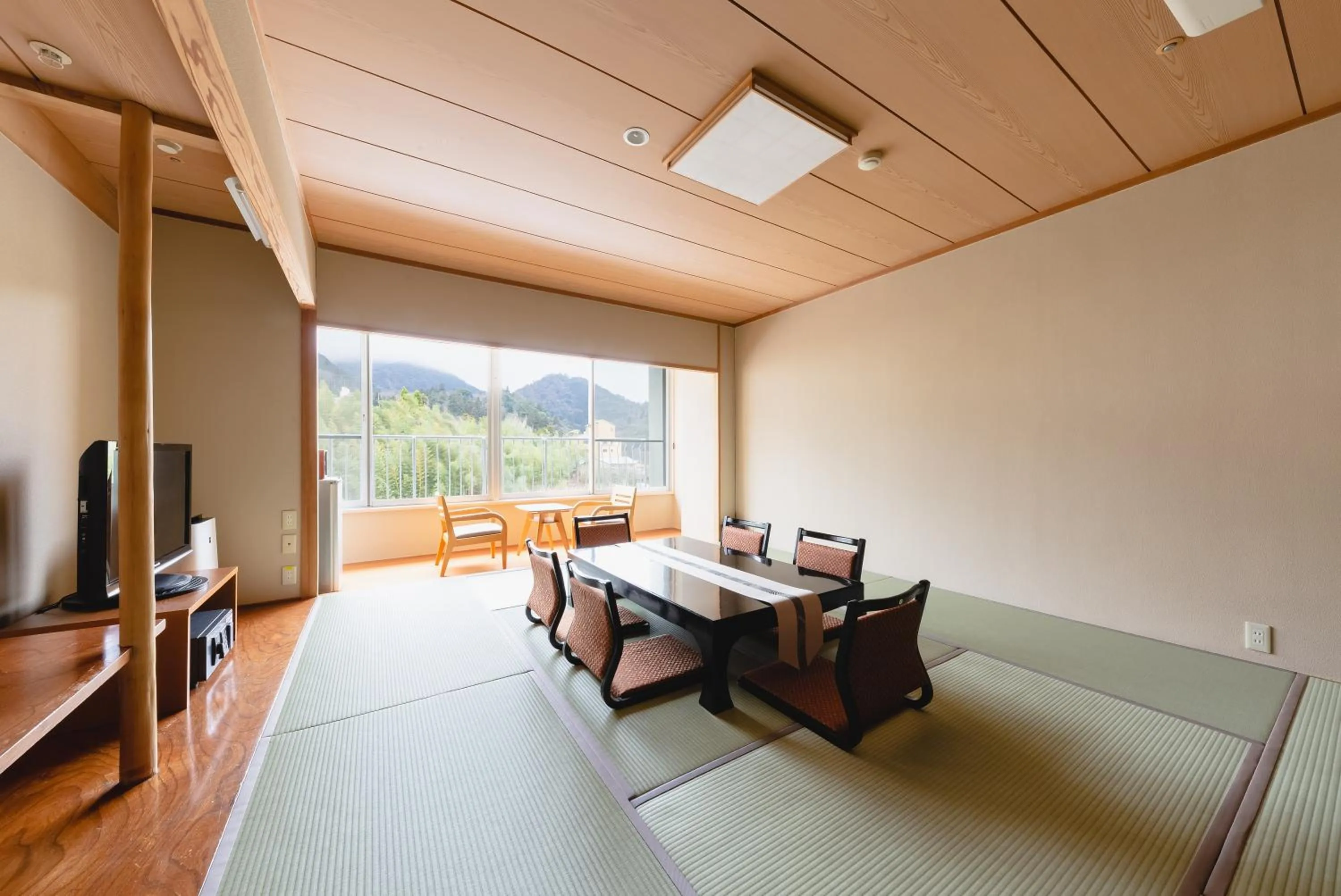 Photo of the whole room in Arima Kirari