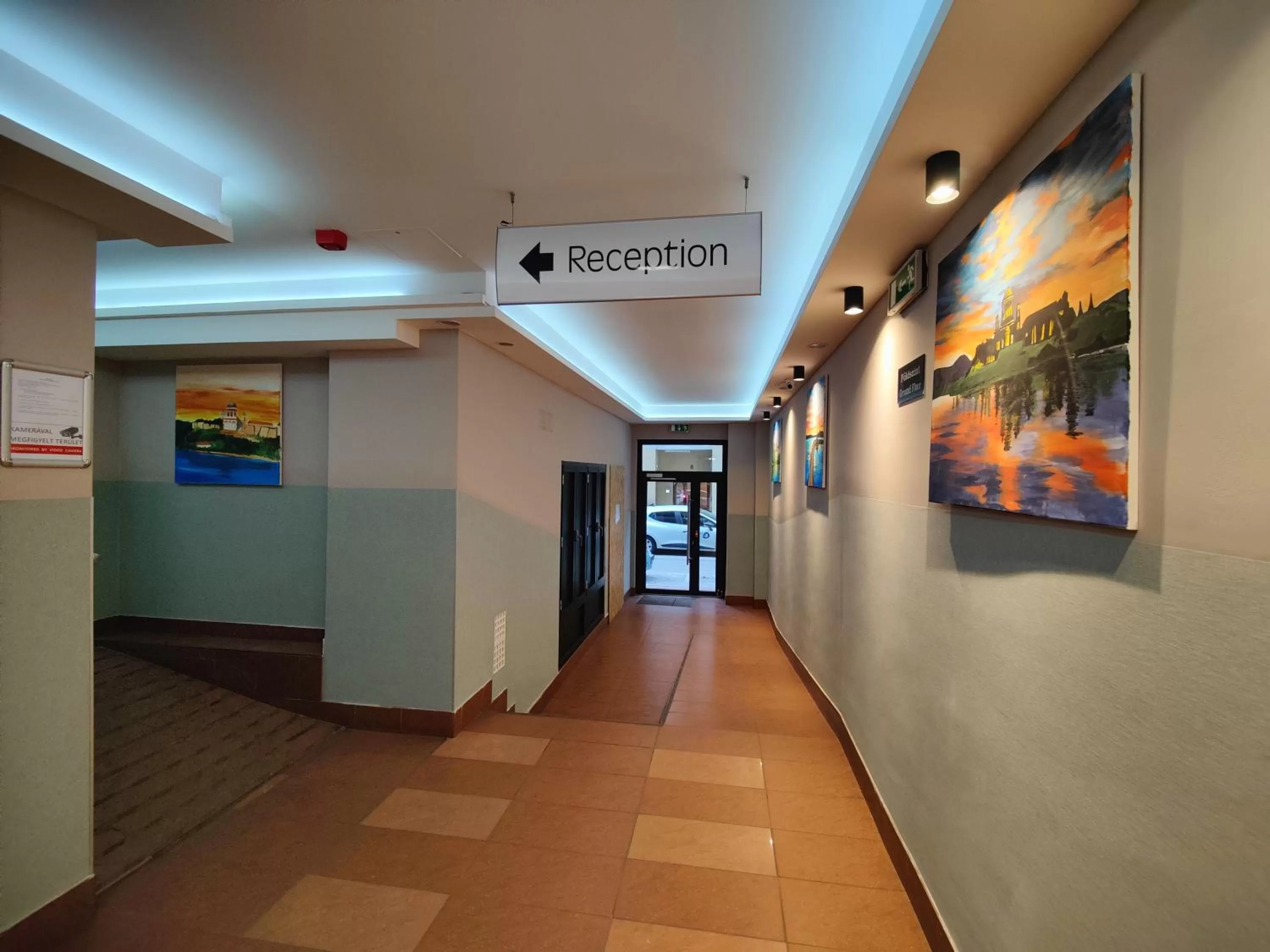 Lobby or reception in Corvin Plaza Apartments & Suites