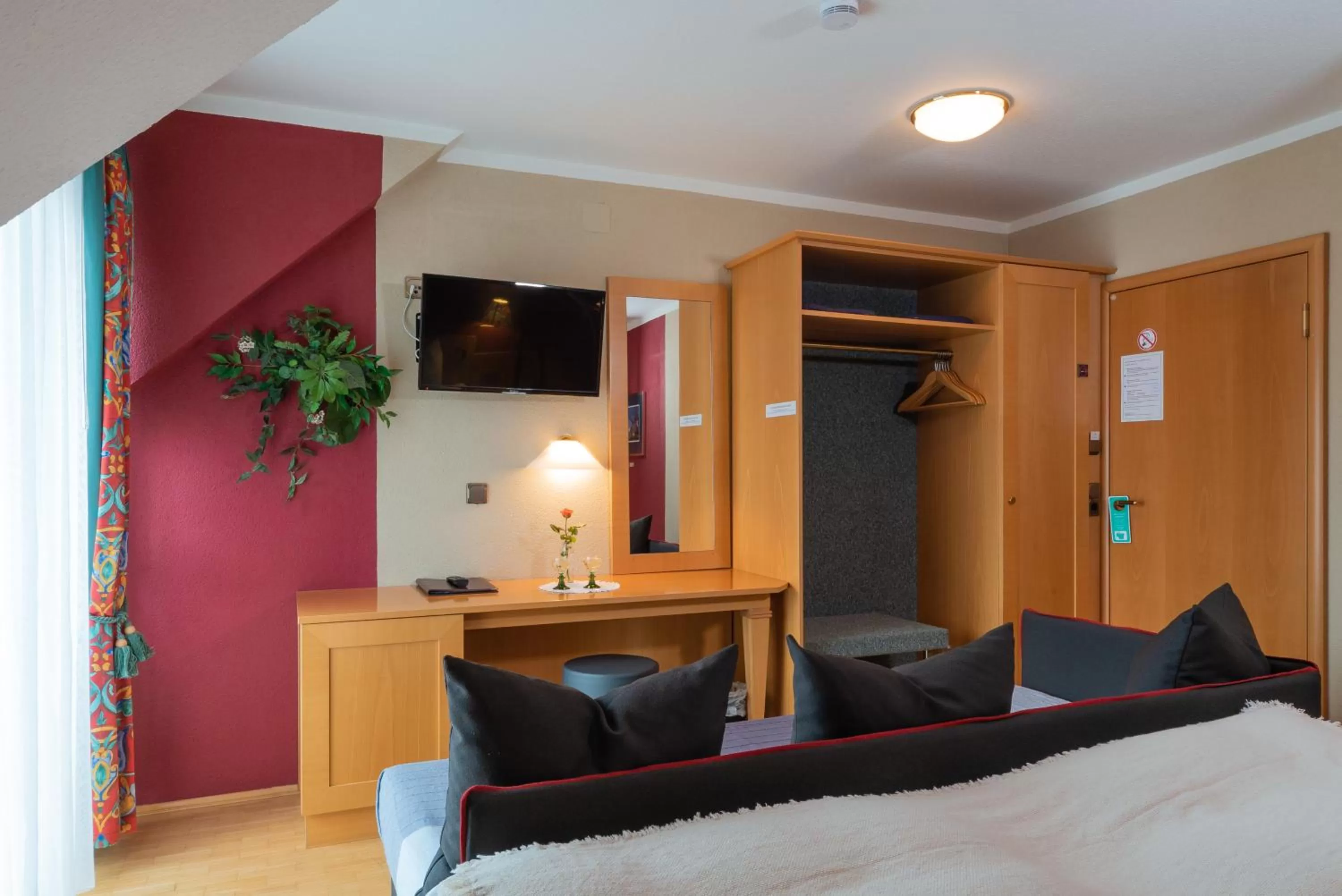 Photo of the whole room, Bed in Wirtshaus & Hotel Zur Alten Brauerei Zapf