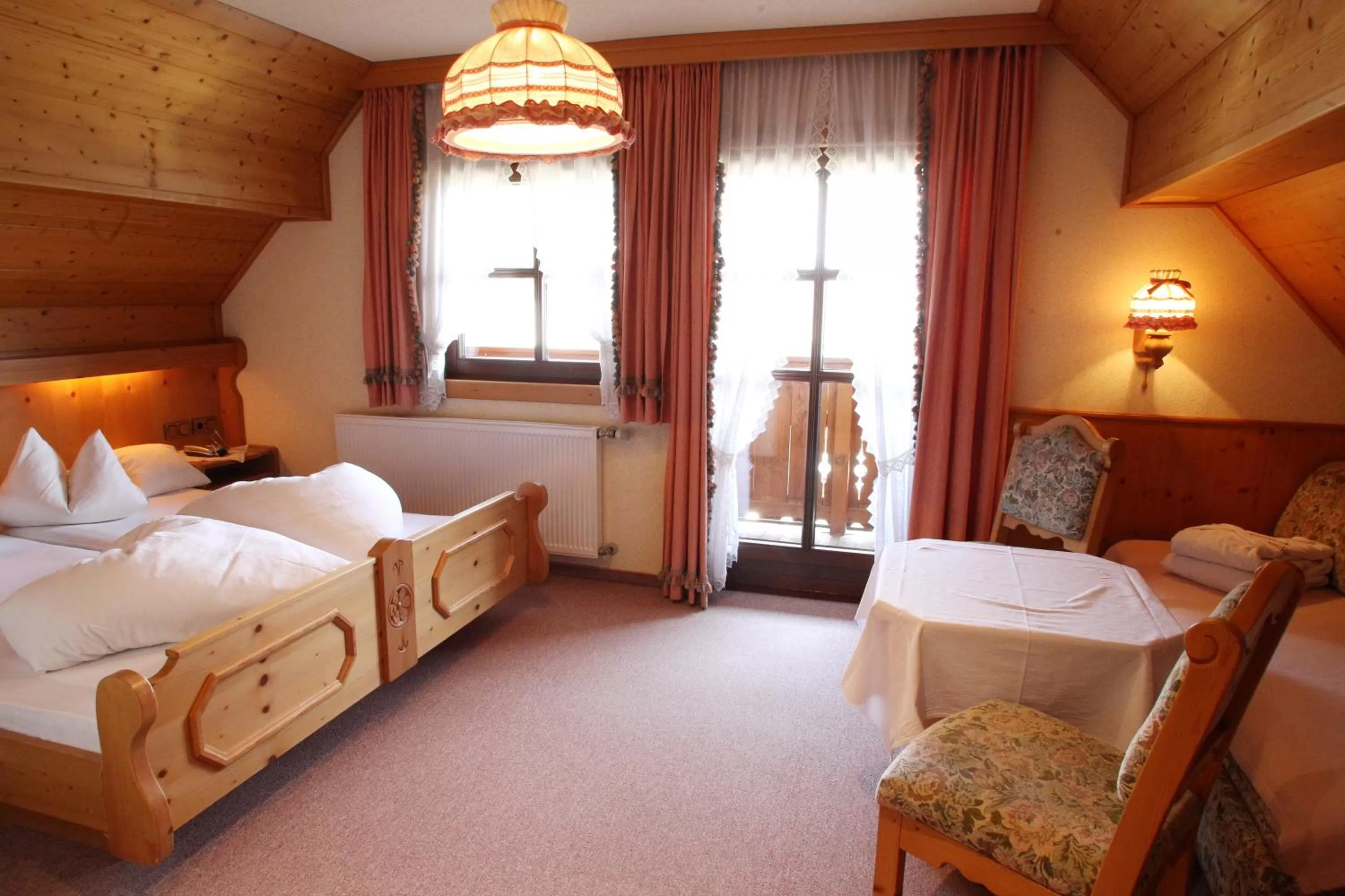 Bed in Hotel Neuwirt