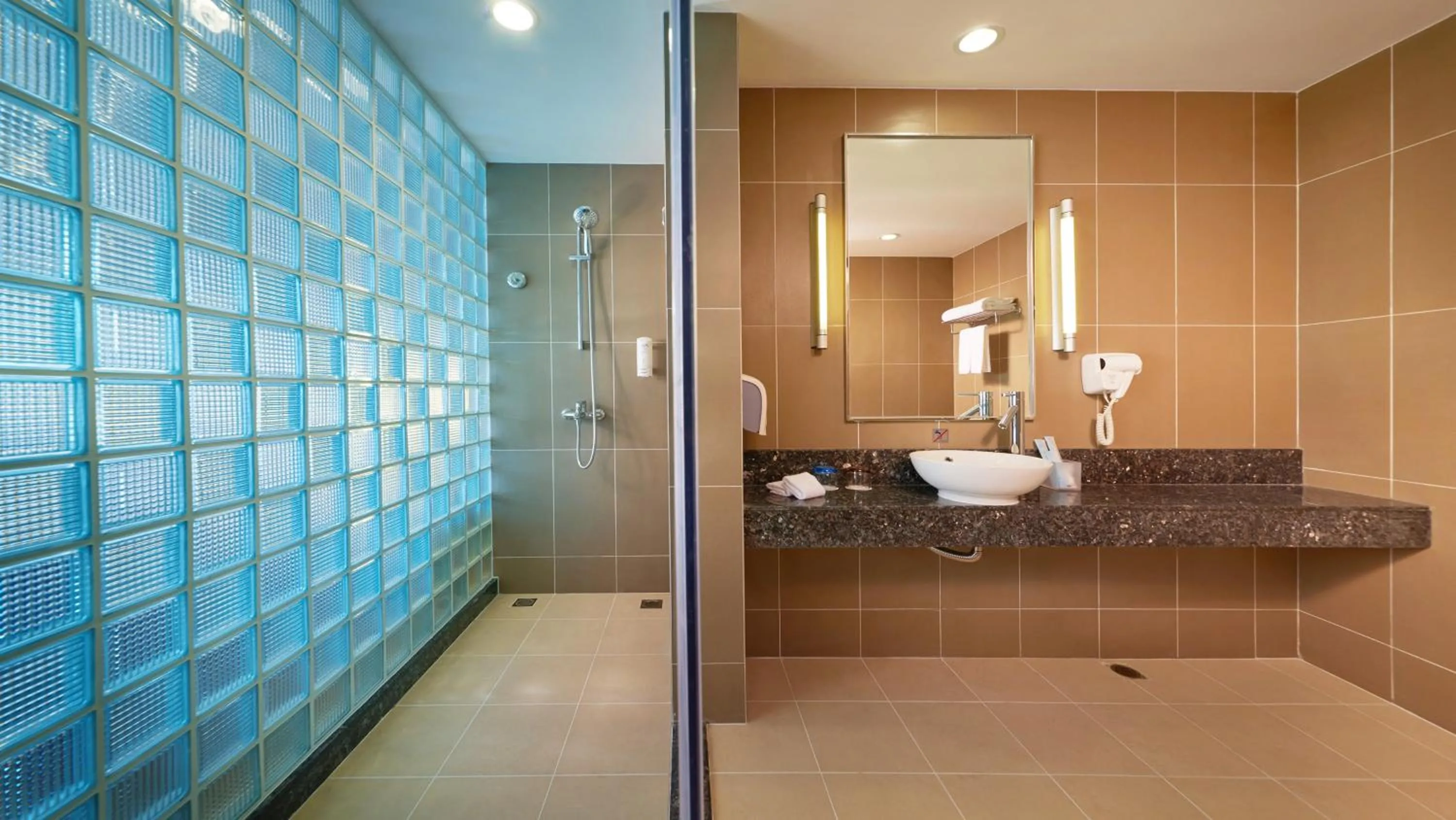 Photo of the whole room in Holiday Inn Express Nantong Downtown by IHG