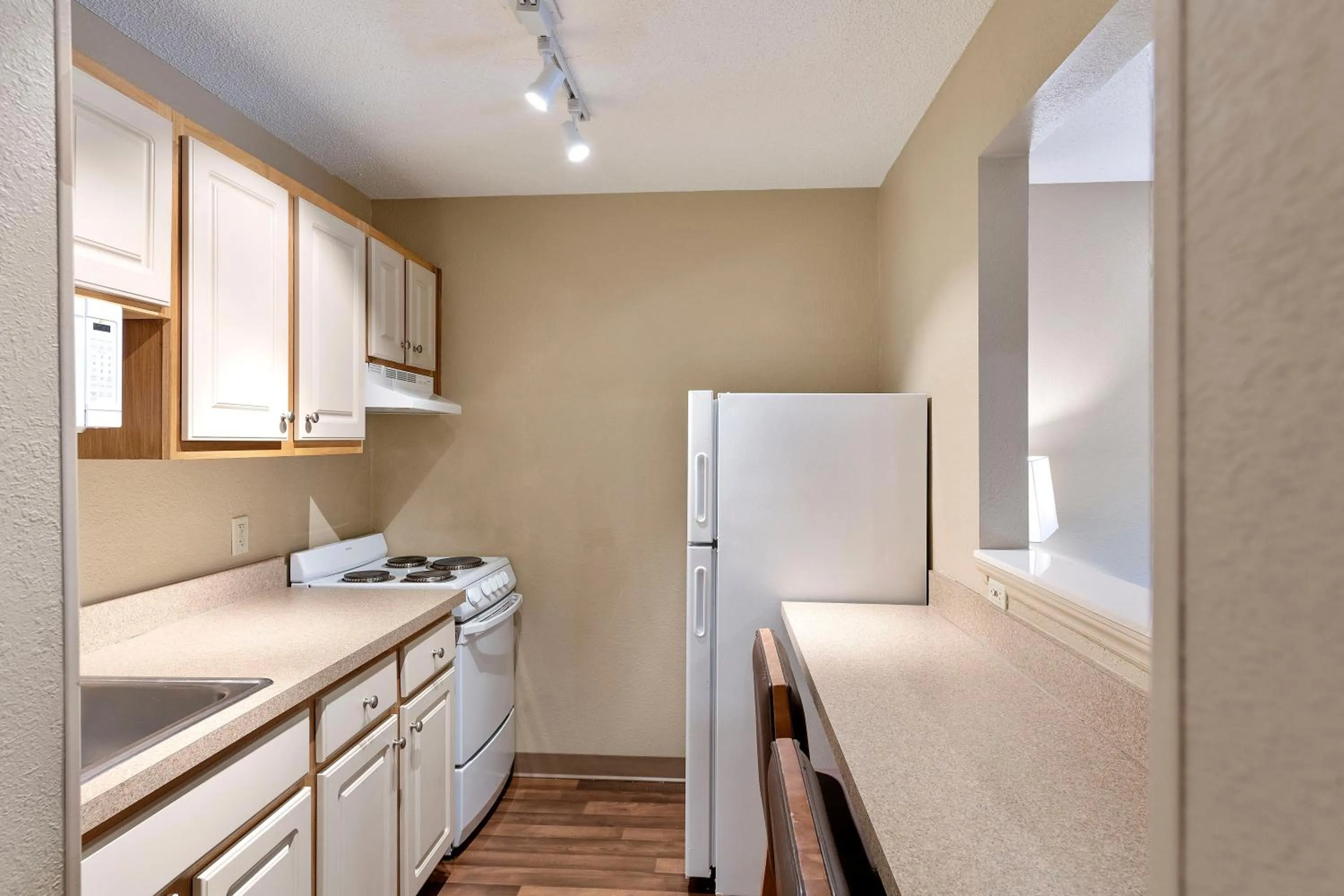 Kitchen or kitchenette in Extended Stay America Select Suites - Charlotte - Tyvola Rd - Executive Park
