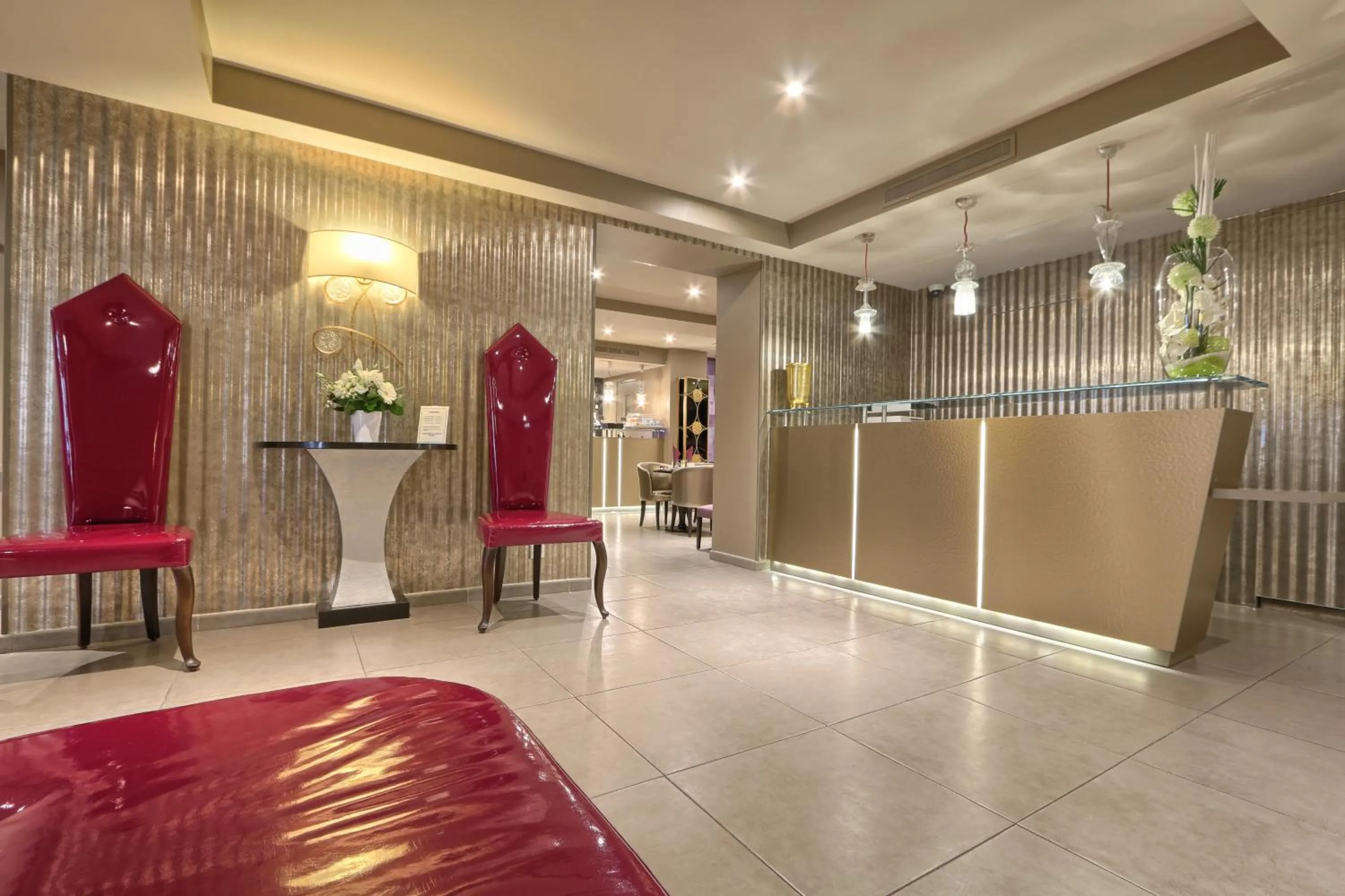 Lobby or reception in Hôtel Mondial