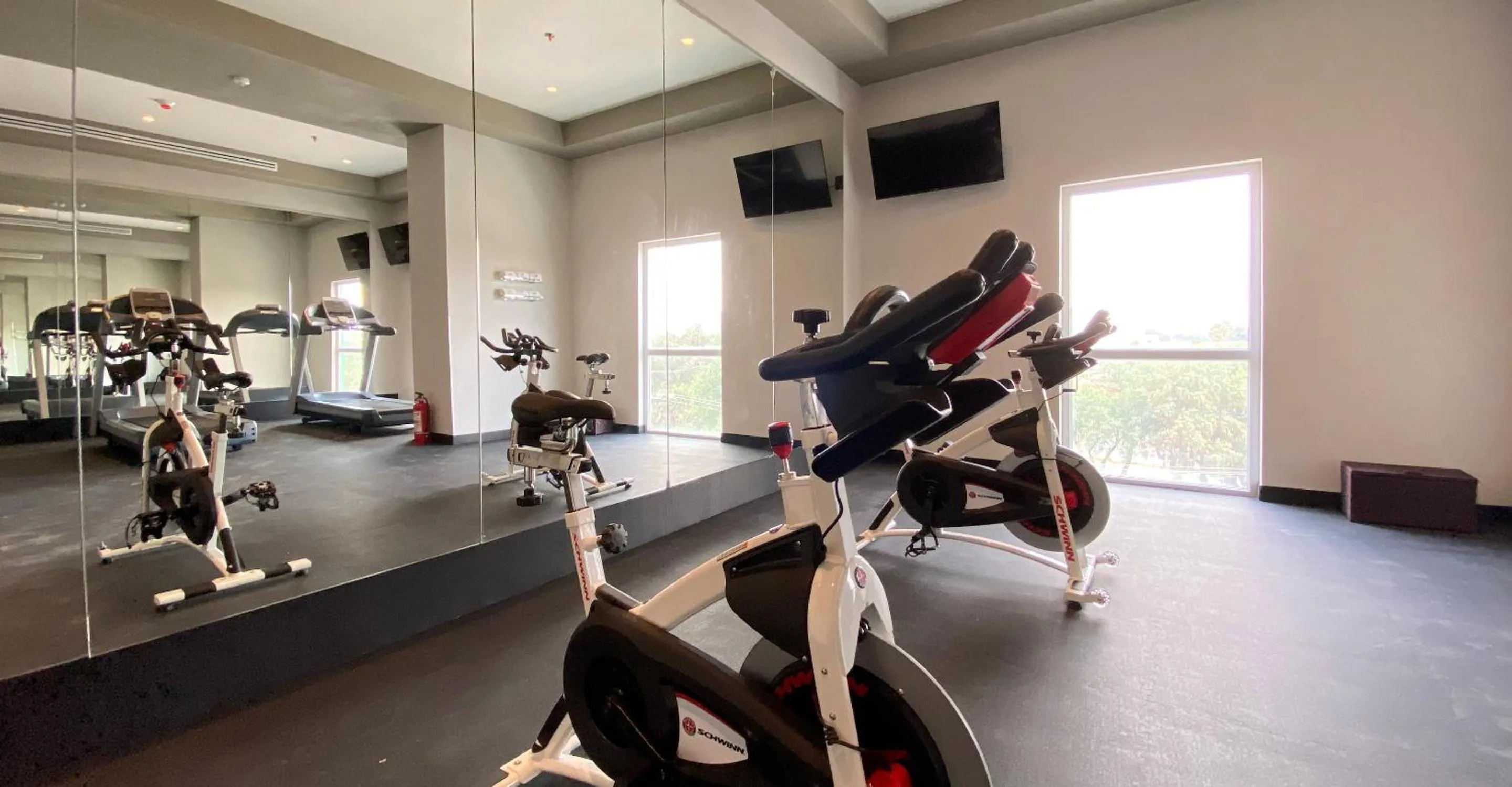 Fitness centre/facilities in Hotel MX mas cuautitlan Izcalli, Trademark by Wyndham