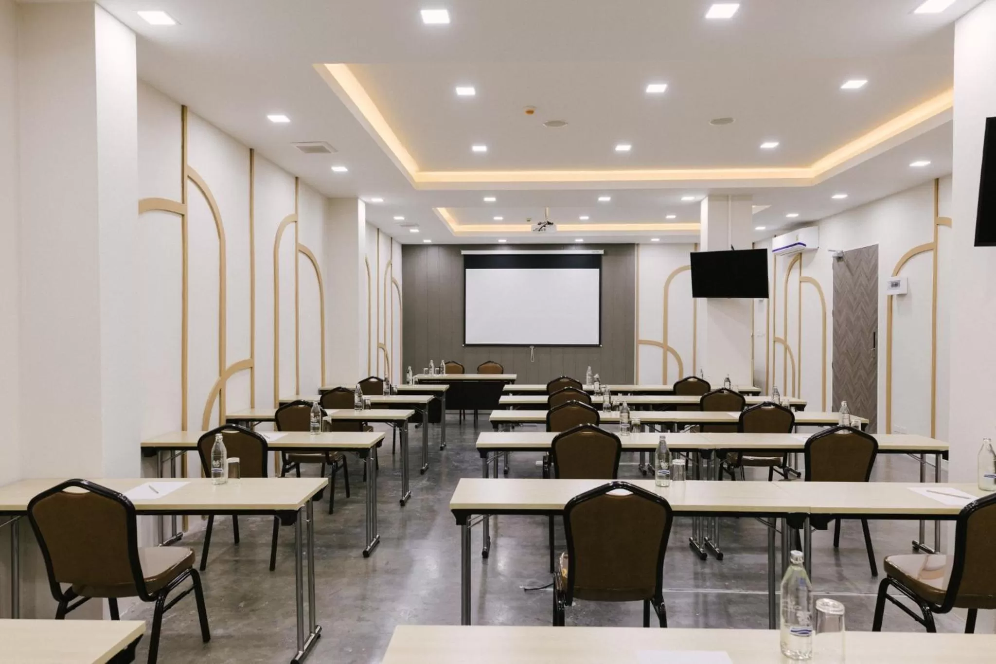 Meeting/conference room in Nappiness Hotel