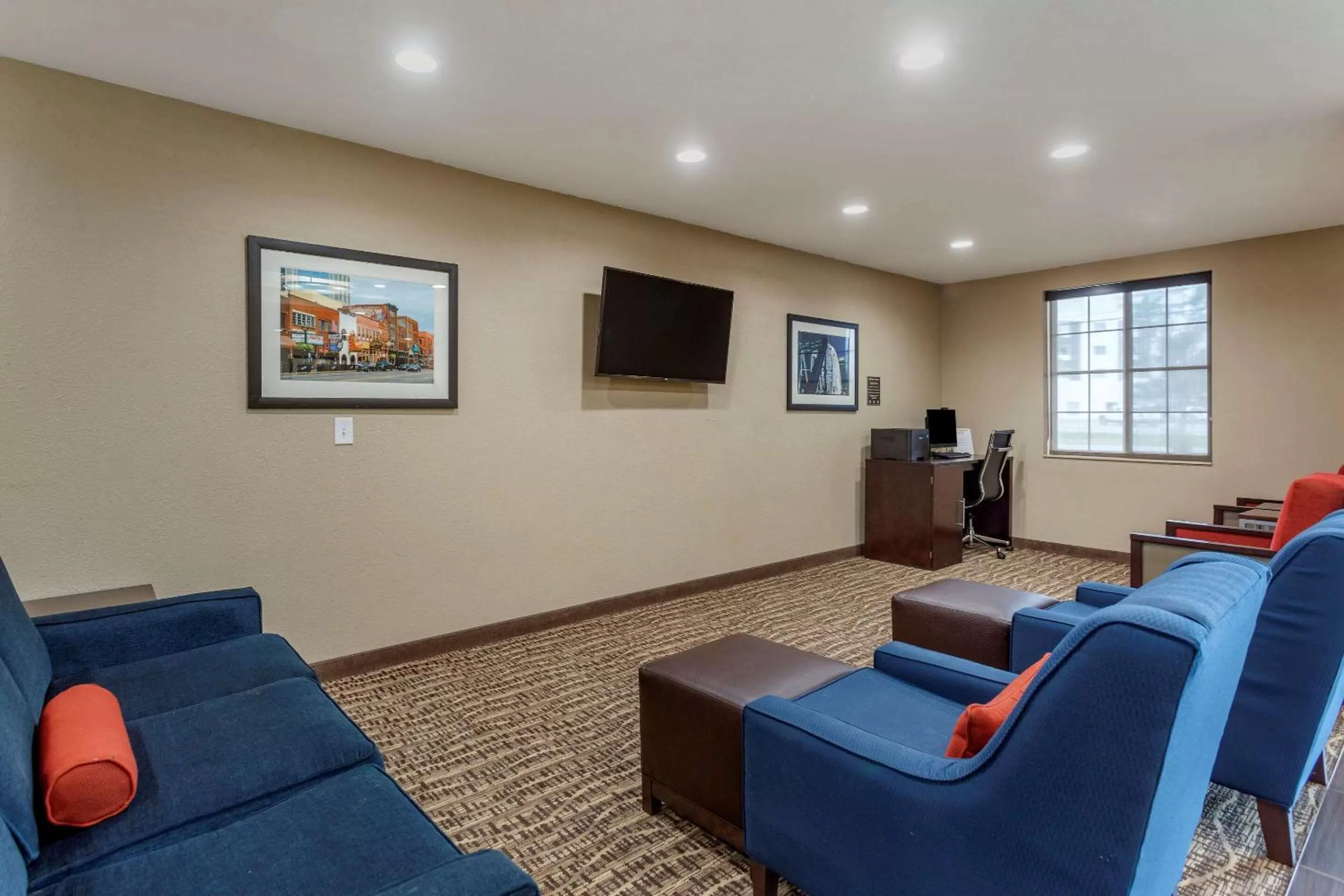 Lobby or reception in Comfort Suites Clarksville near Governors Square Mall