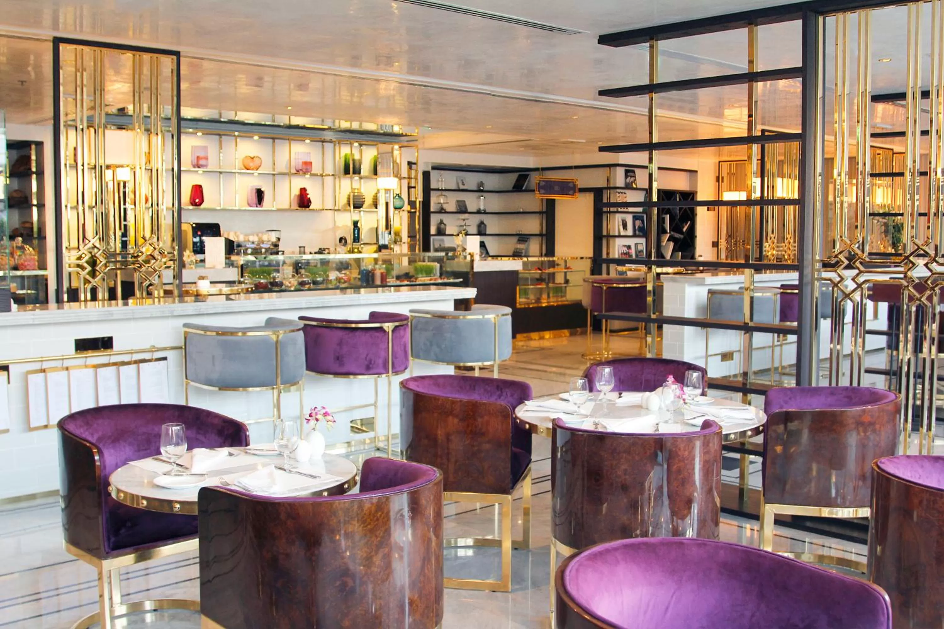 Restaurant/places to eat in Tamani Marina Hotel & Apartments