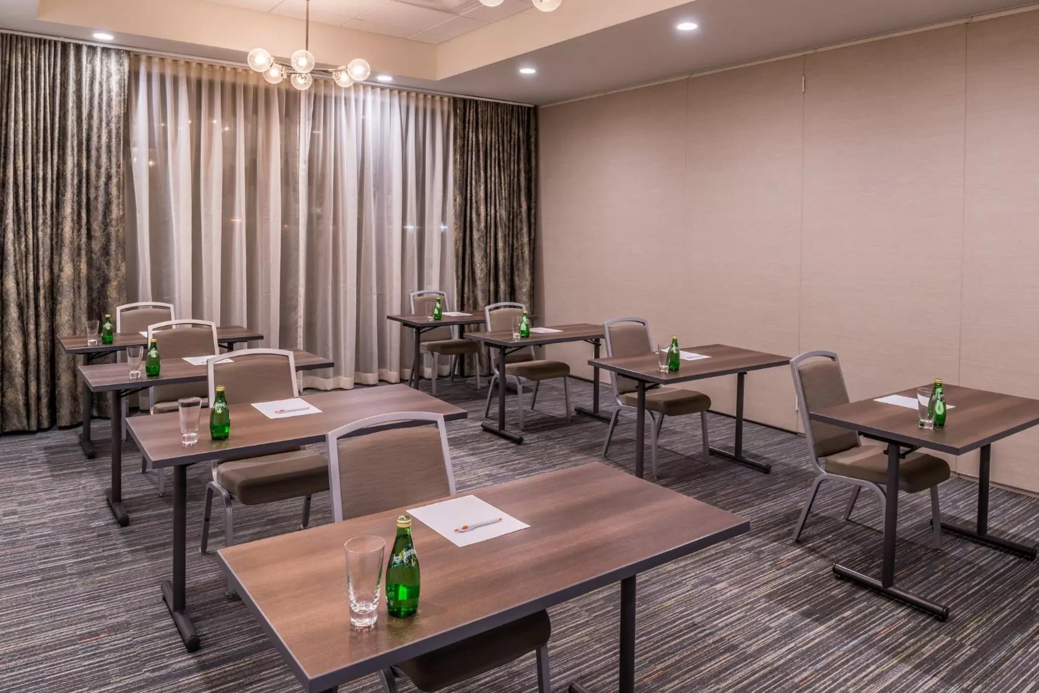 Meeting/conference room in EVEN Hotel Eugene by IHG